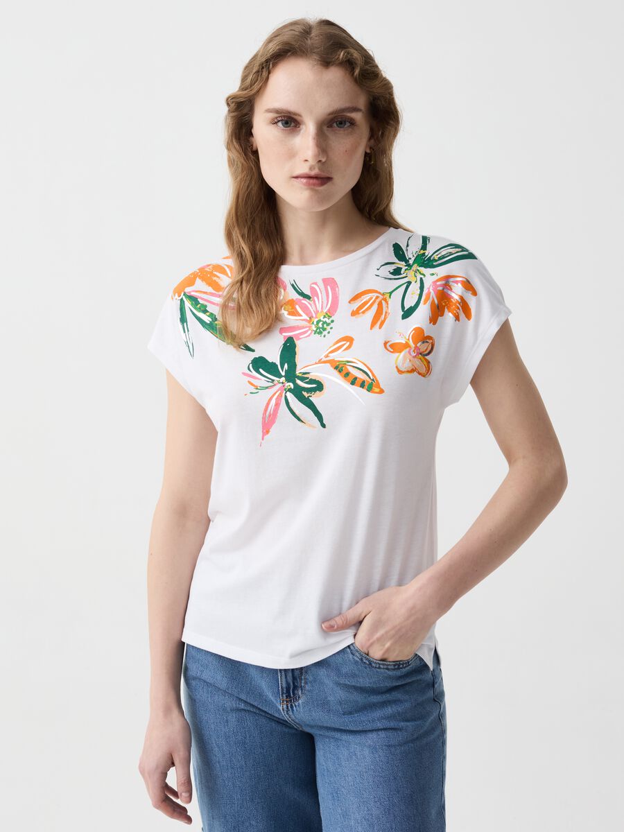 T-shirt stampa a fiori con dettagli in foil_0
