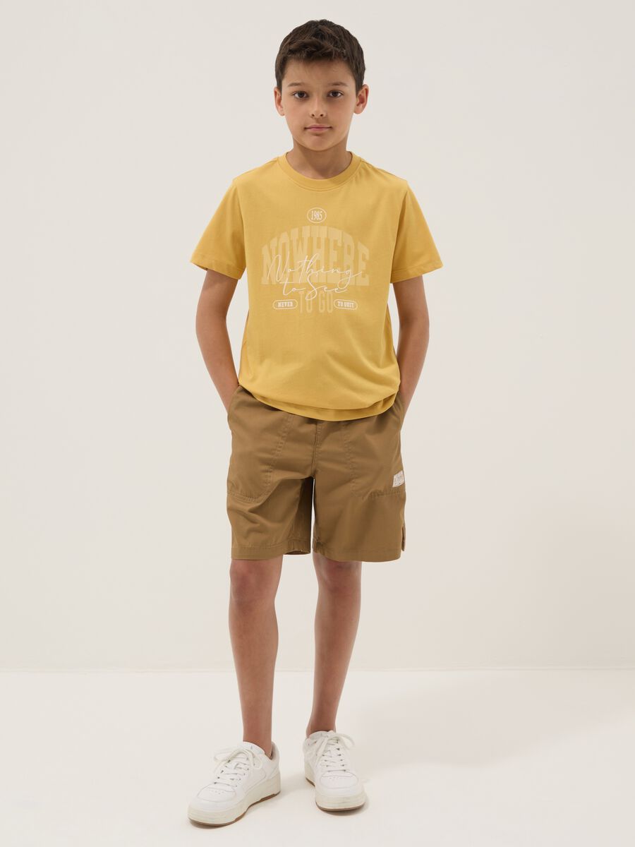 Braune Bermuda-Shorts in Regular Fit aus reiner Baumwolle_0