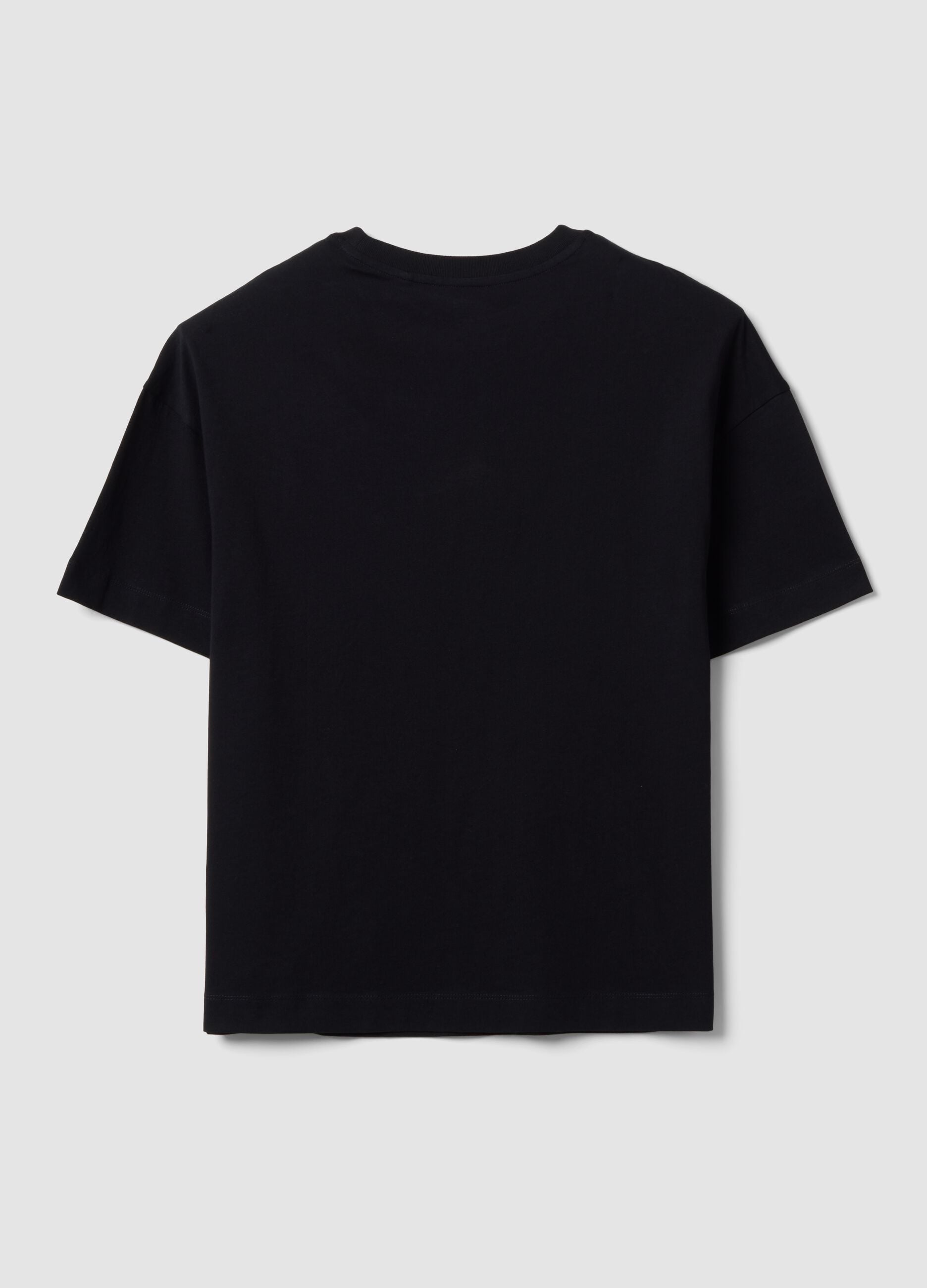 &Mu;&alpha;ύ&rho;&omicron; oversized T-shirt &alpha;&pi;ό 100% &beta;&alpha;&mu;&beta;ά&kappa;&iota; &mu;&epsilon; &kappa;&omicron;&nu;&tau;ό &mu;&alpha;&nu;ί&kappa;&iota;