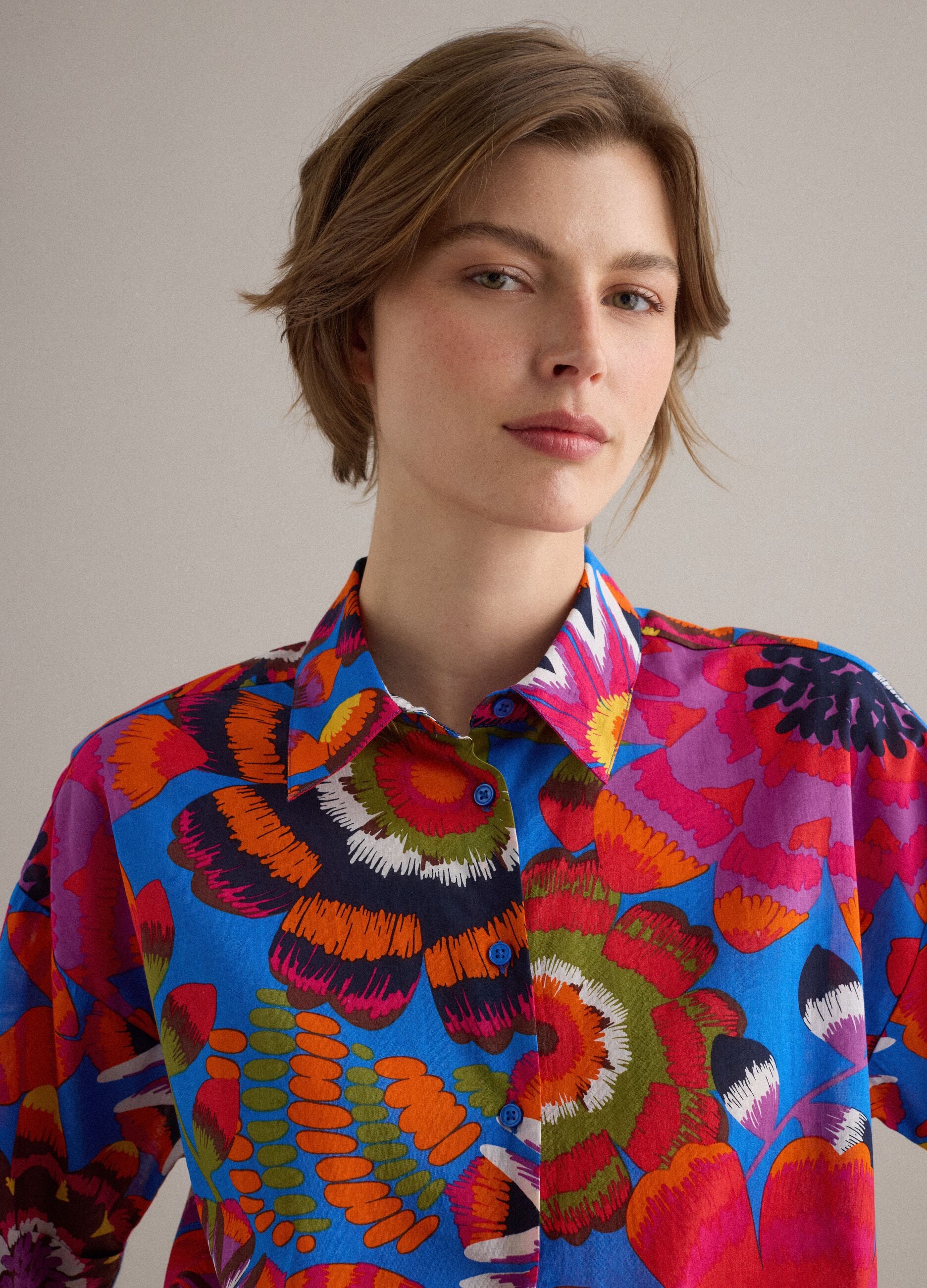 Camisa crop multicolor de algod&oacute;n puro