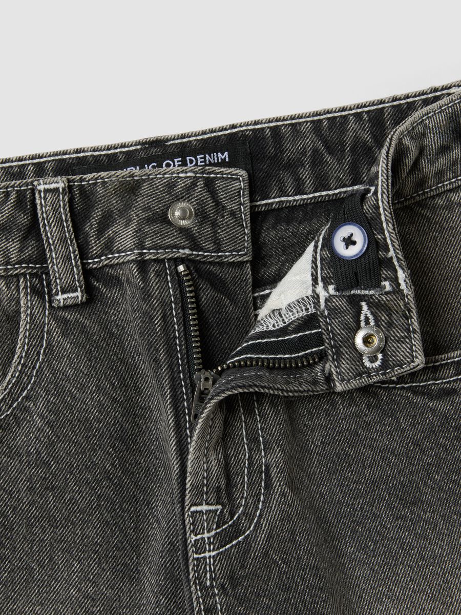 Grey pure cotton skater-fit shorts for boys_2
