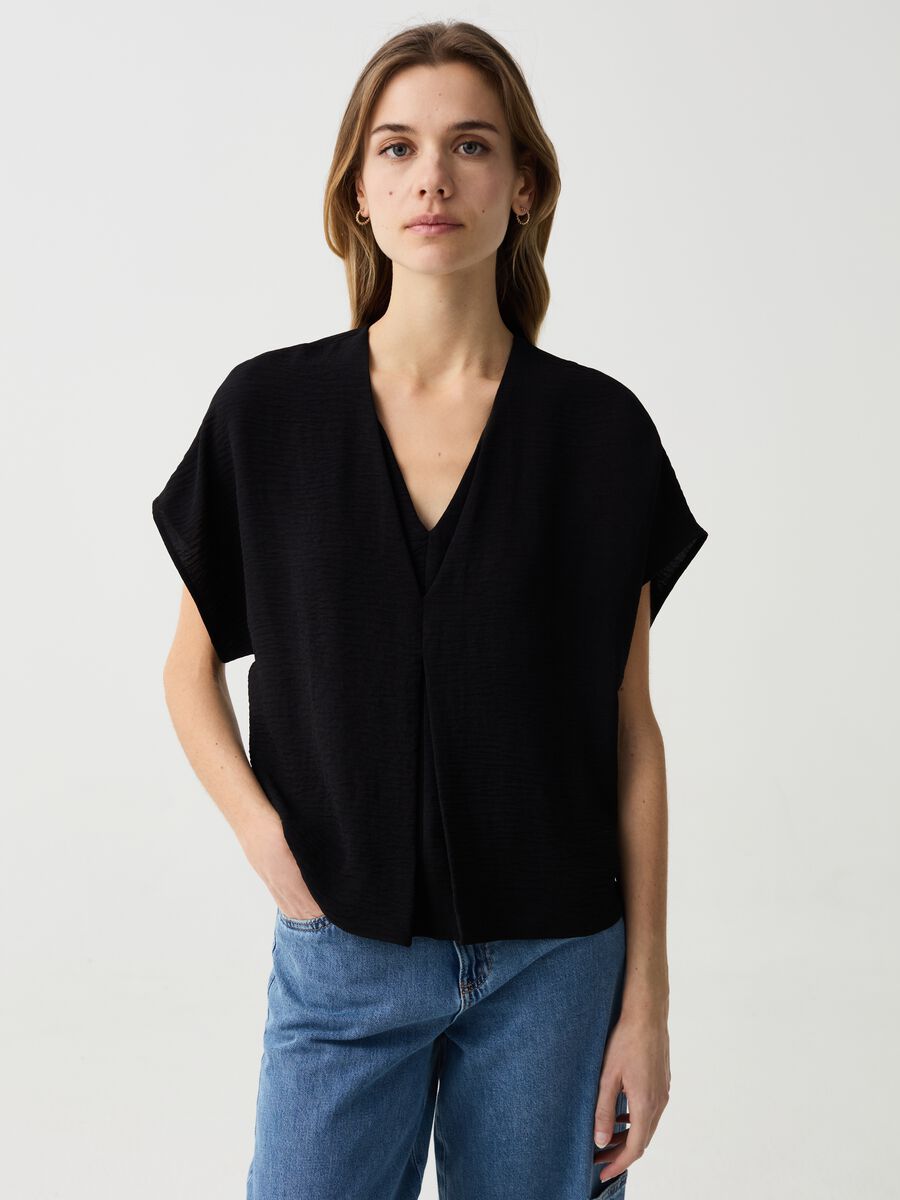 Crinkle-effect blouse with V neck_0