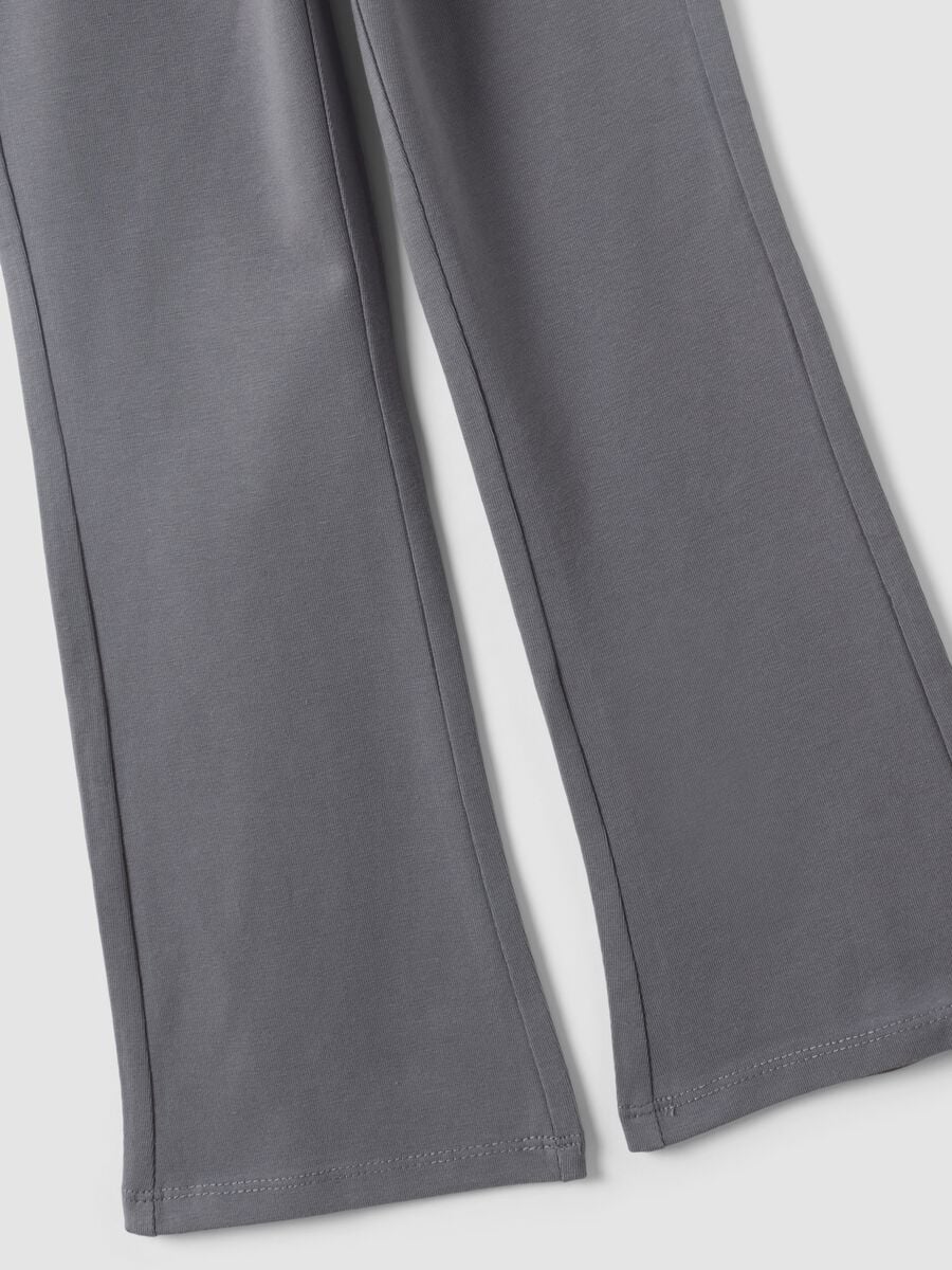 Conjunto de jogging rosa e cinzento em algod&atilde;o puro com estampado de cora&ccedil;&otilde;es para menina_3
