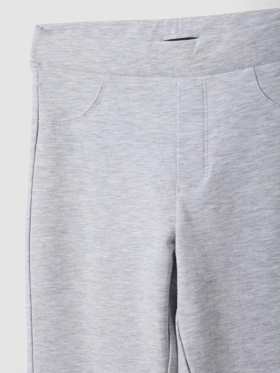 Graue Slim-Fit-Hose aus elastischer Bio-Baumwolle f&uuml;r M&auml;dchen_5