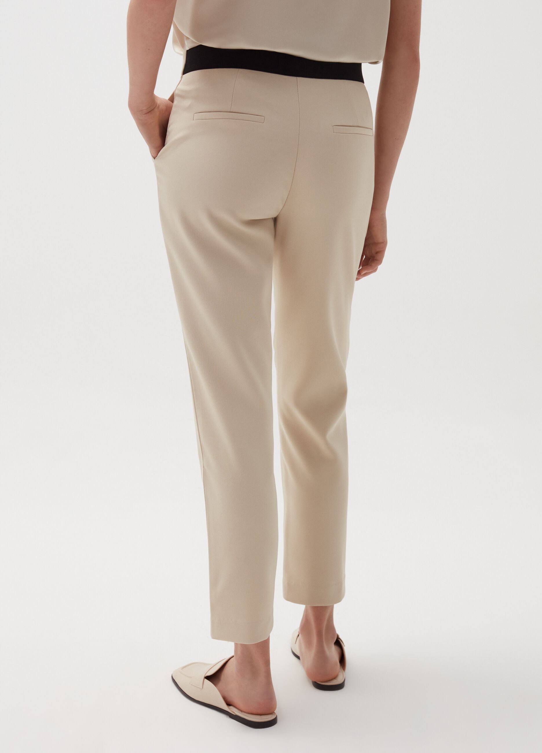 Solid colour chino trousers