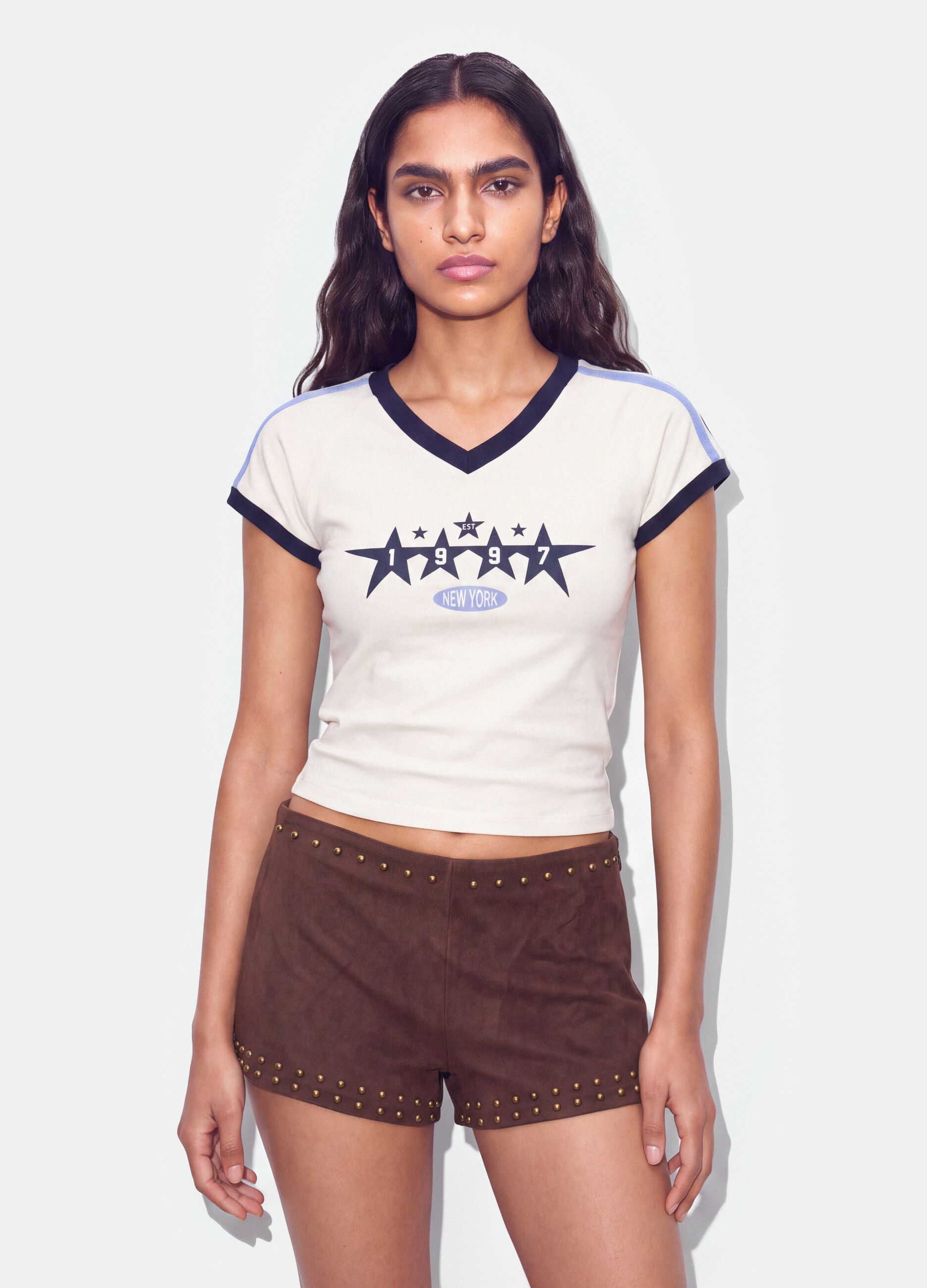 White pure-cotton V-neck T-shirt with front print