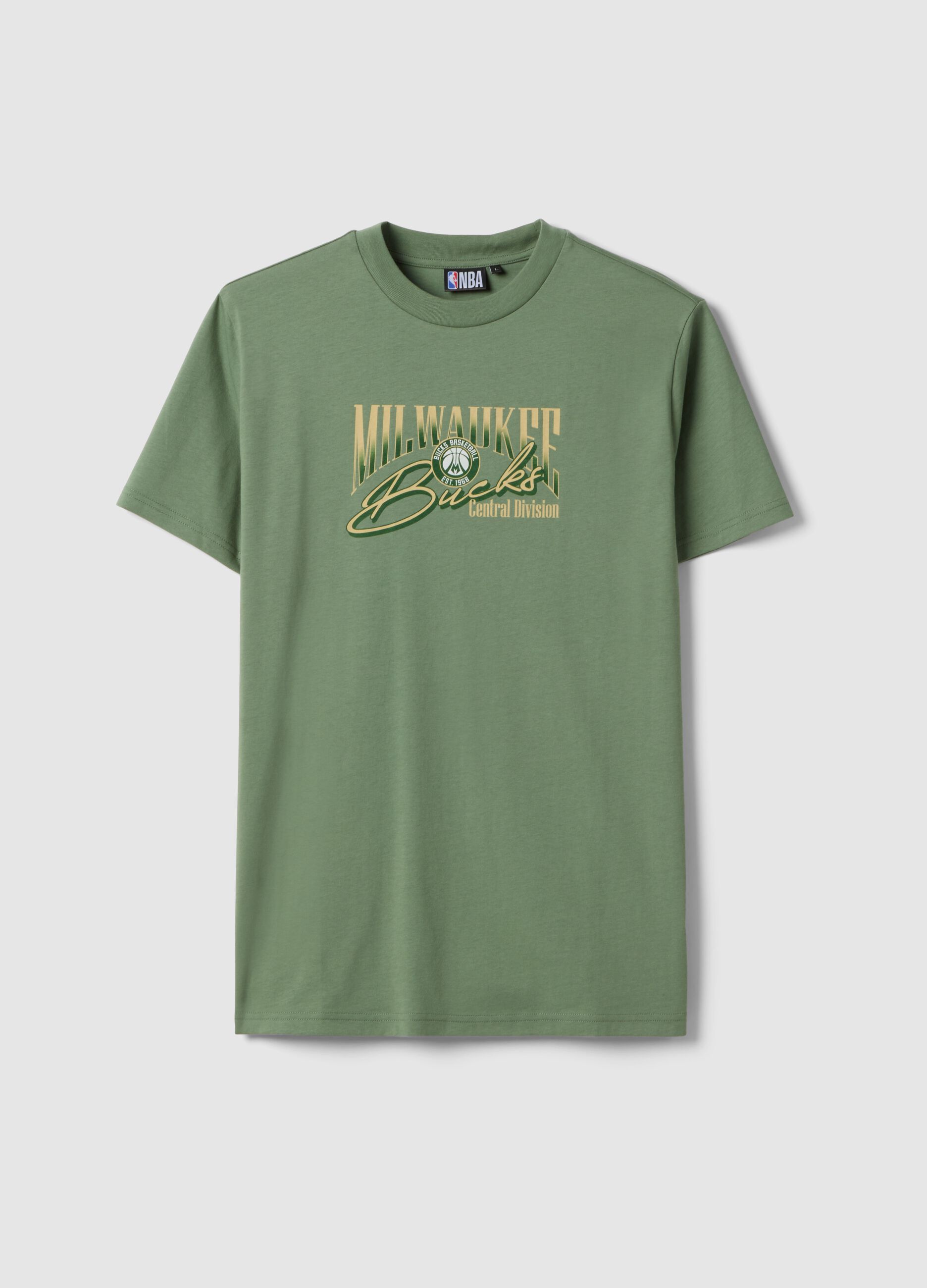 T-shirt verde de puro algod&atilde;o regular fit com estampa Milwaukee Bucks