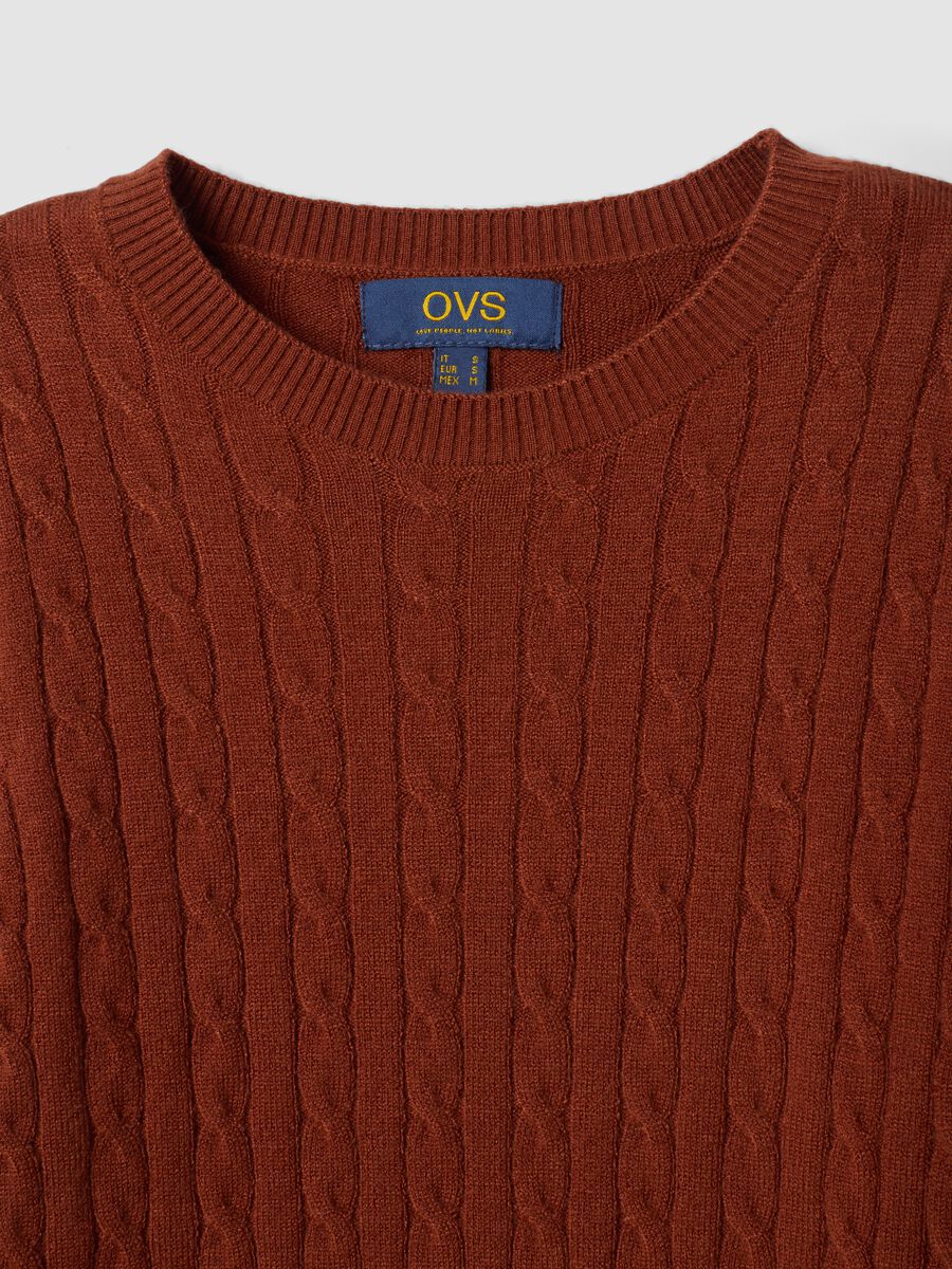 Red cable-knit crew neck jumper, regular fit_5