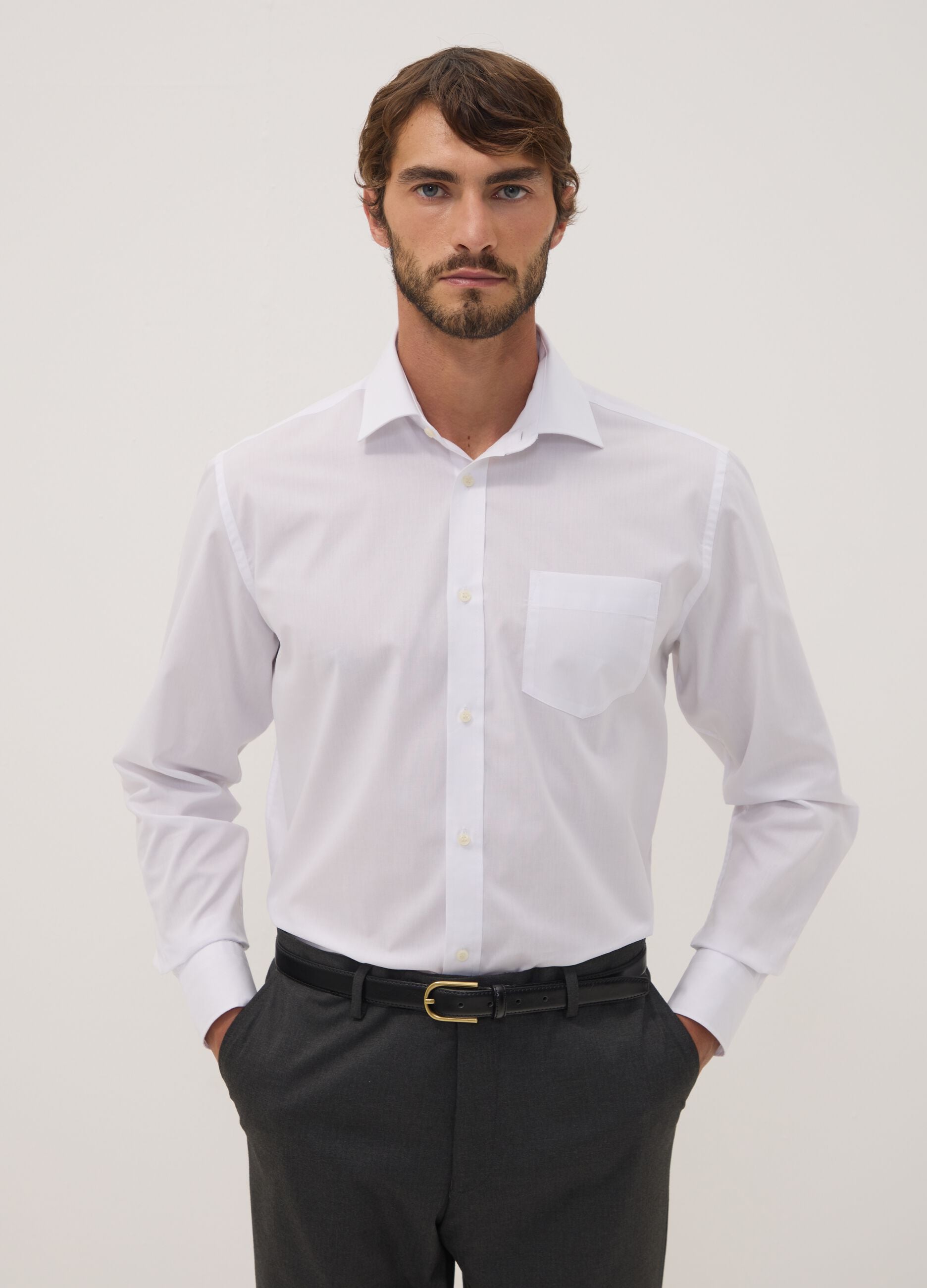 White regular-fit shirt with classic collar, easy iron