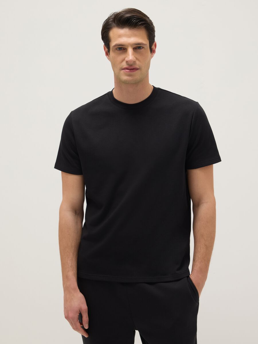 Regular fit black cotton blend crew neck T-shirt_0
