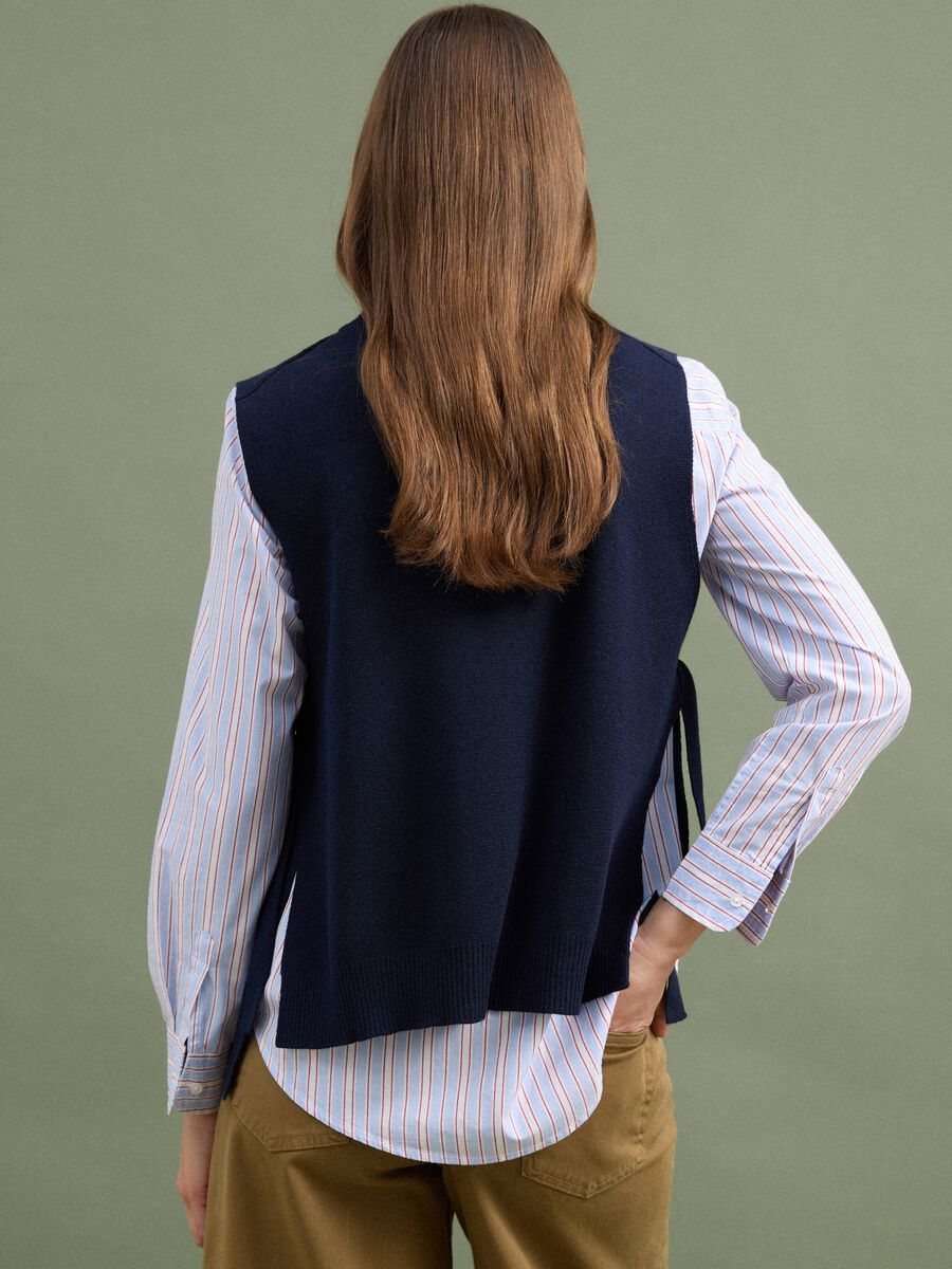 Blue wool-blend crew-neck gilet with tie-fastening side tabs, regular fit_3