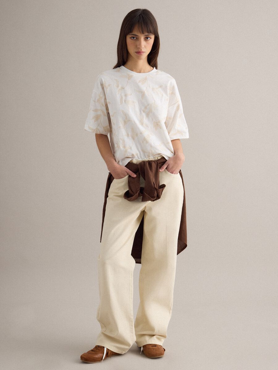 White pure cotton t-shirt relaxed fit with floral embroidery_2