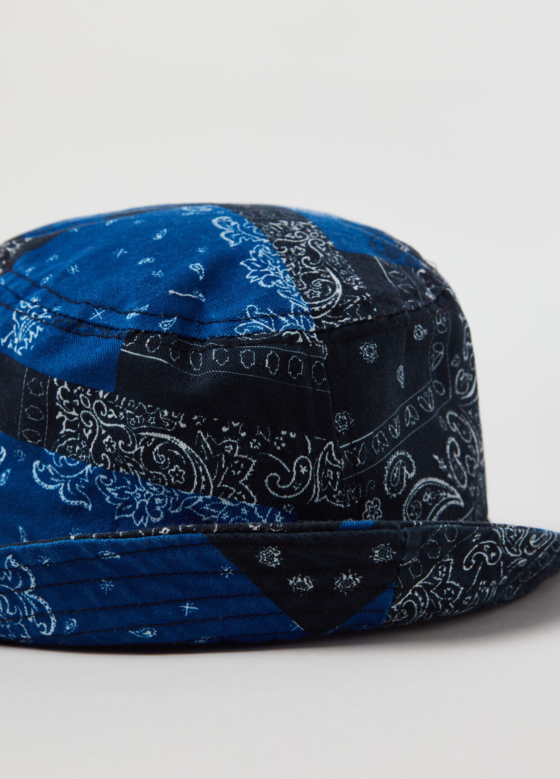 Hat with paisley pattern