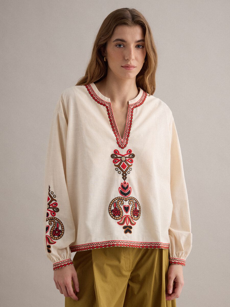 White pure cotton regular-fit shirt with embroidery and V-neck_1