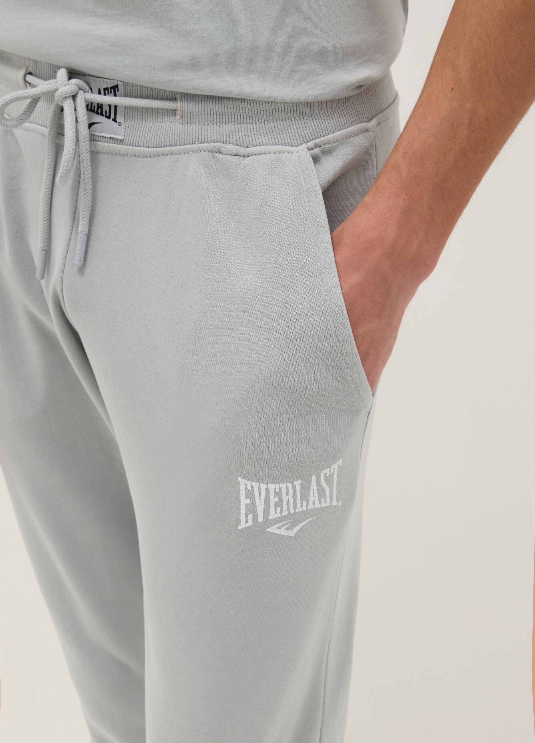 Sivi joggers hlače od pamuka regular fit s logom Everlast