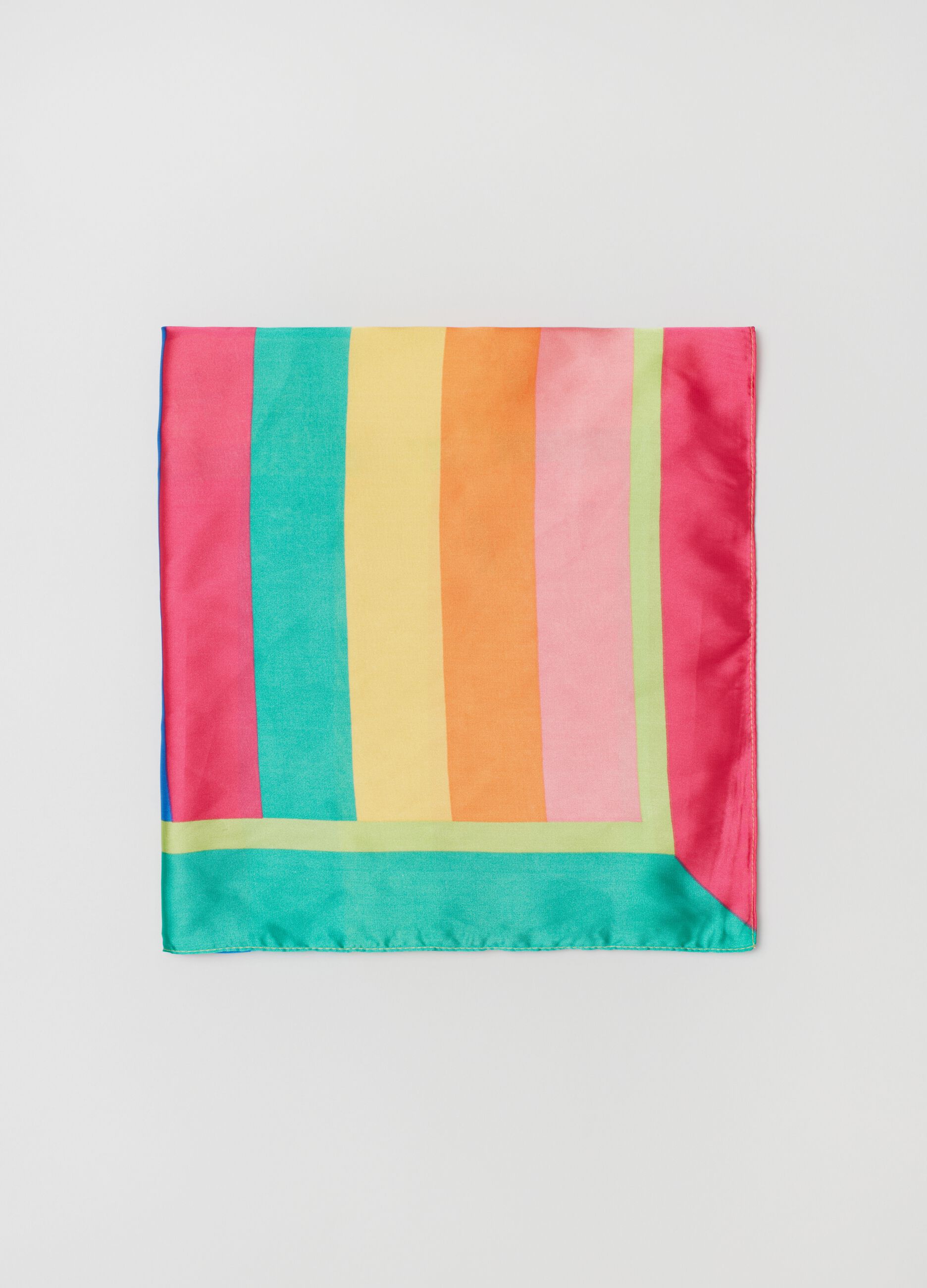 Scarf with multicoloured stripes
