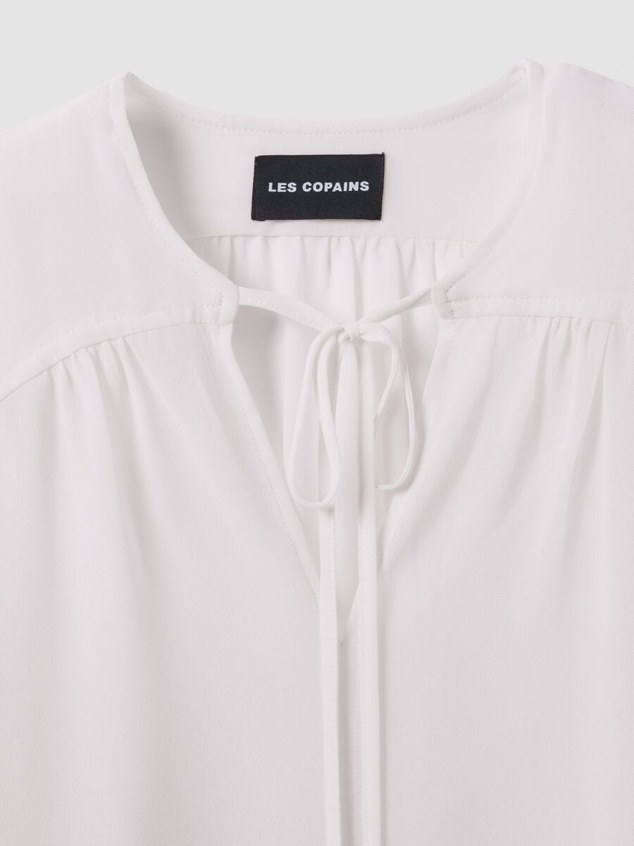 White regular-fit blouse with V-neck and tie detail_5