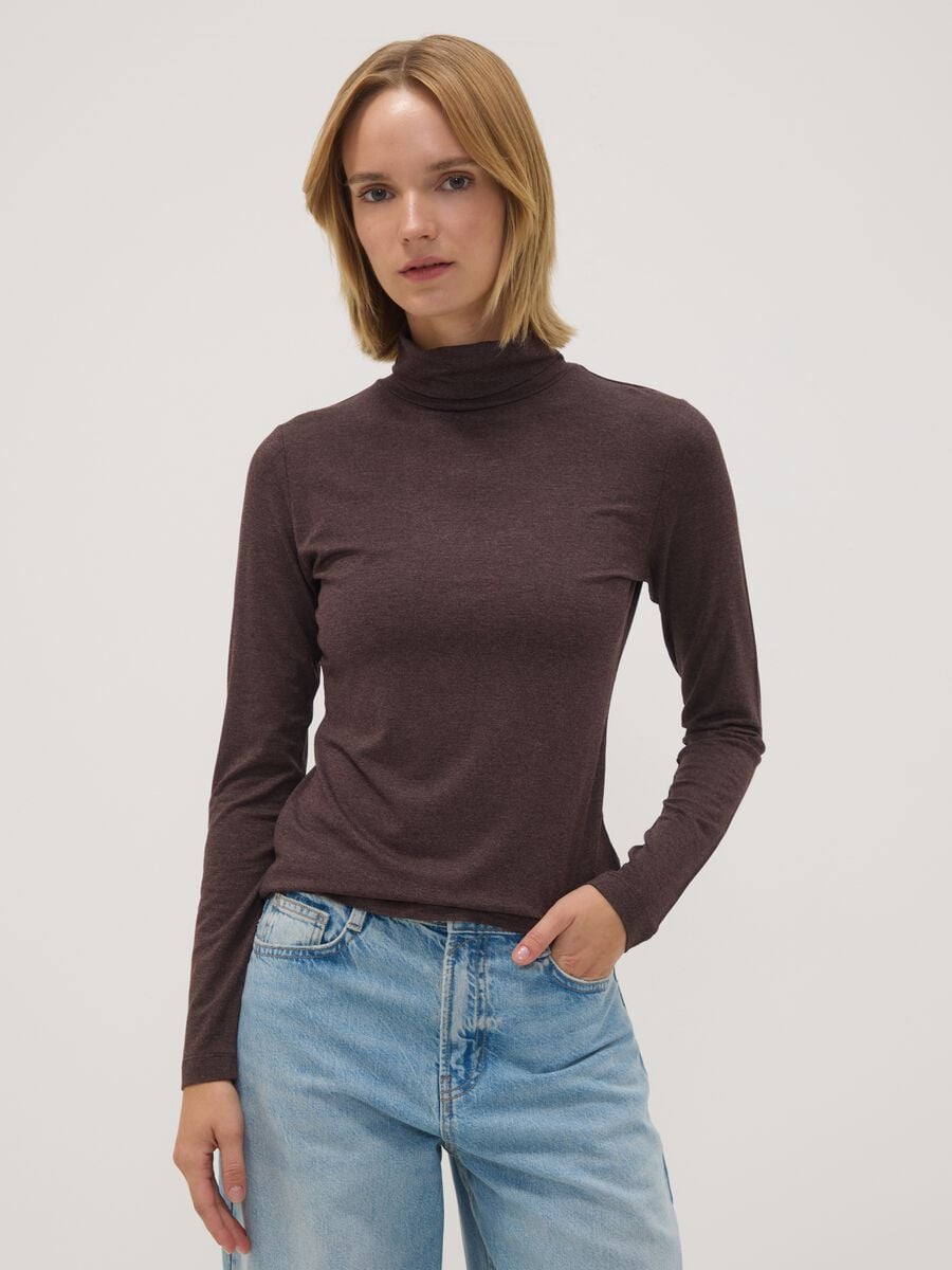 Braunes Shirt aus elastischer Viskose mit Stehkragen, Regular Fit_0