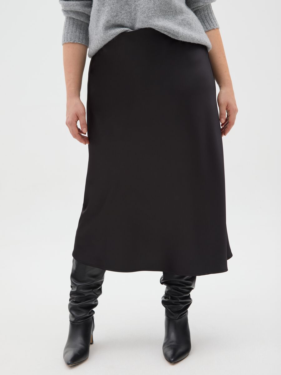 Black skirt in stretch satin fabric_1