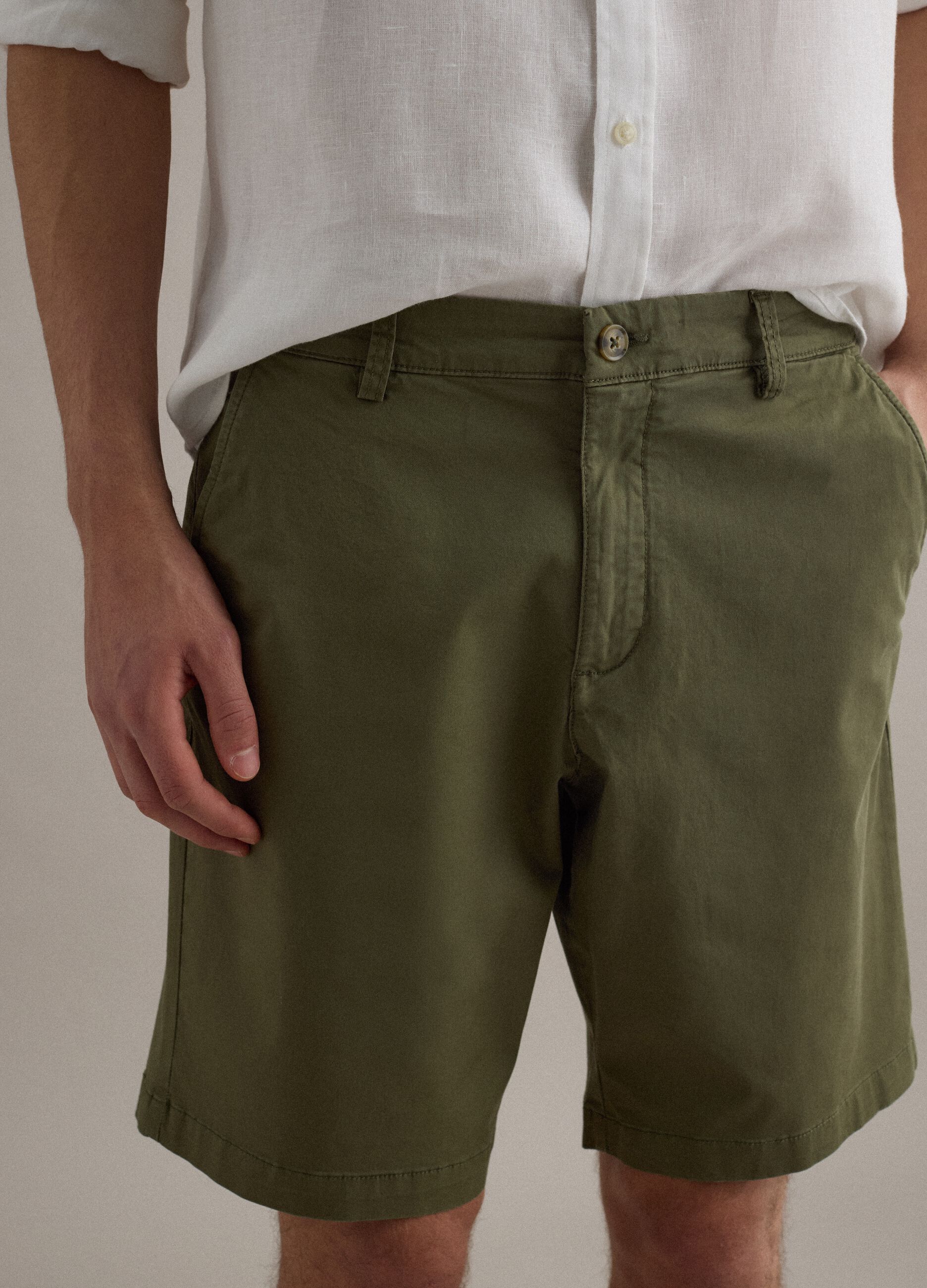 Gr&uuml;ne Chino-Shorts aus Stretch-Baumwolle, Regular Fit