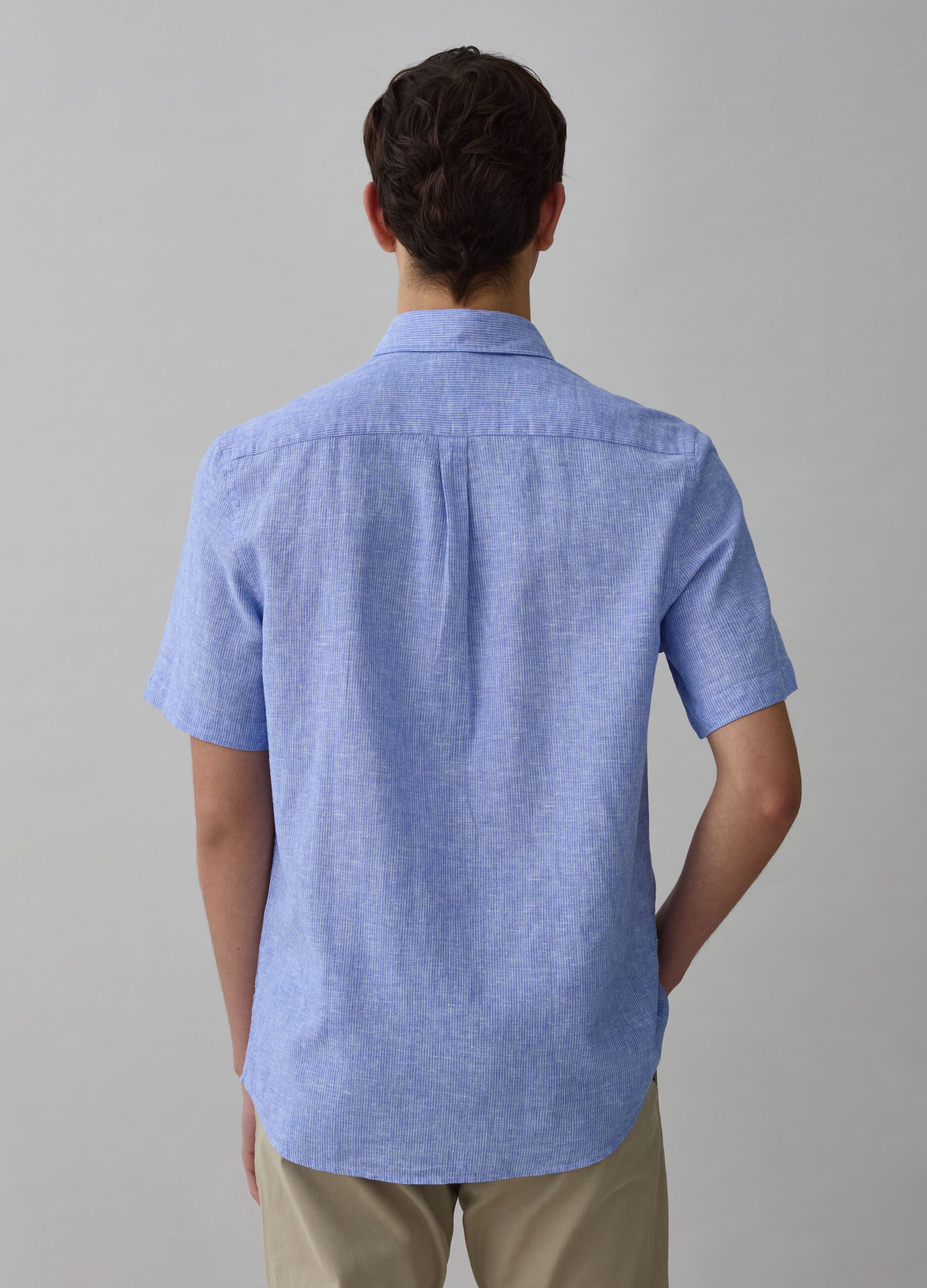 Short-sleeved shirt with micro weave