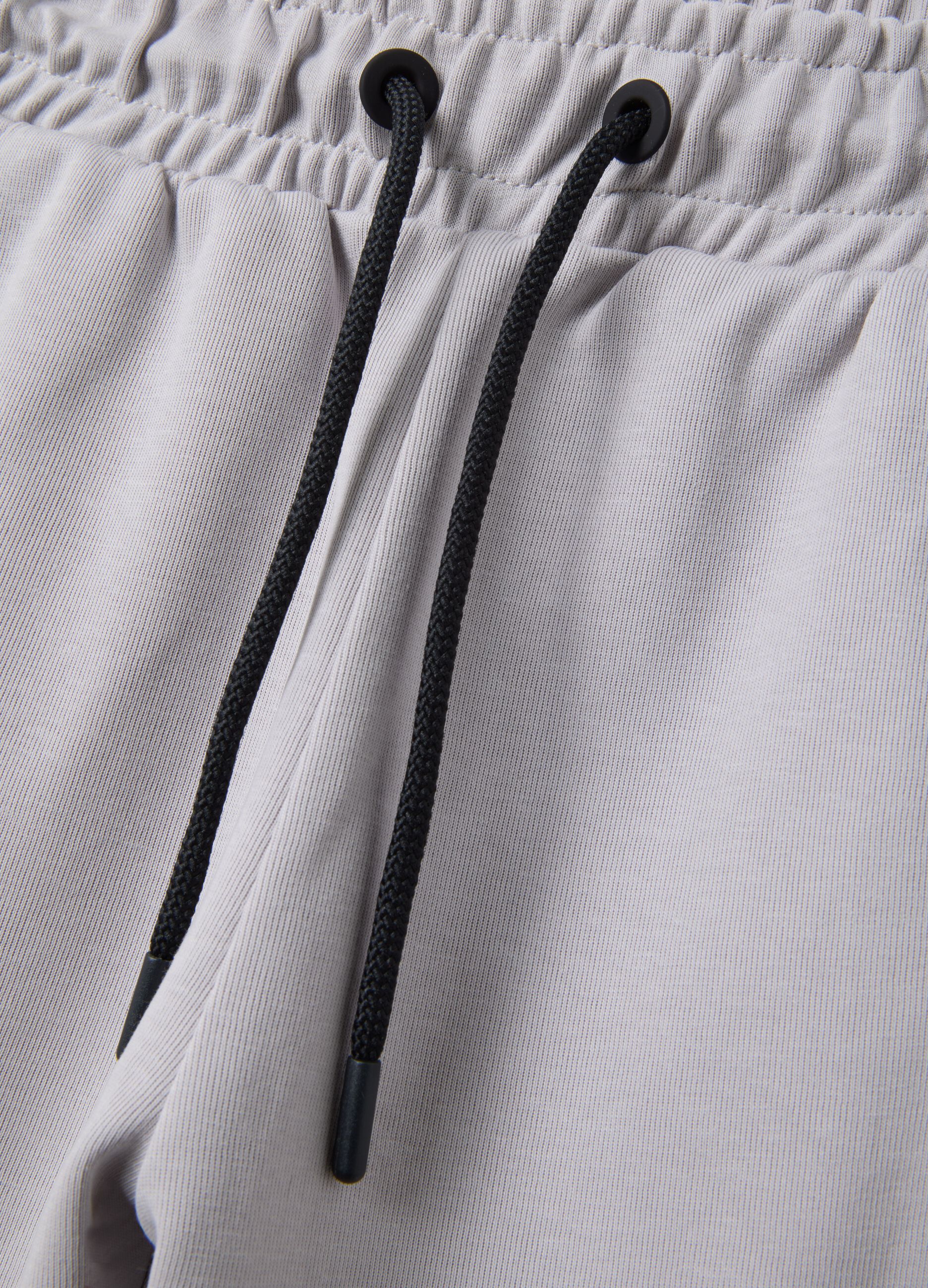 Graue Bermuda-Shorts aus Baumwollmischung mit elastischem Bund