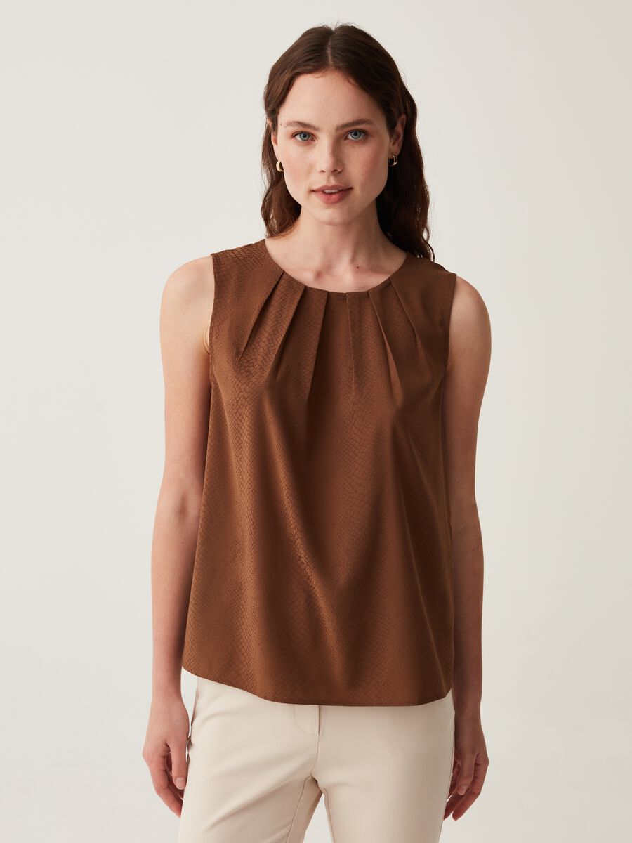Sleeveless patterned blouse with pleating_0