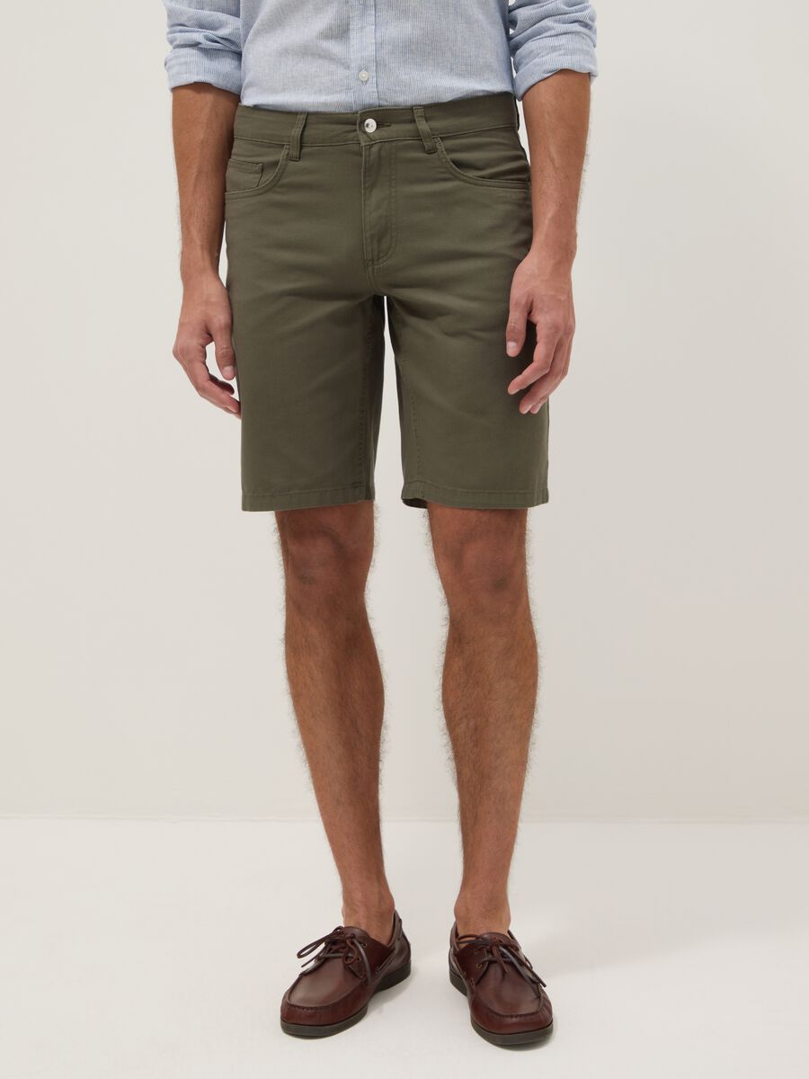Gr&uuml;ne Regular-Fit-Shorts aus reiner Baumwolle_1