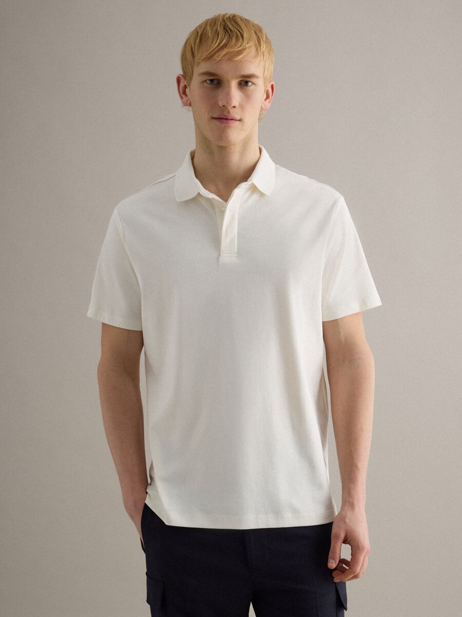 Wei&szlig;e Kurzarm-Polo aus reinem Baumwolle in regul&auml;rer Passform_1
