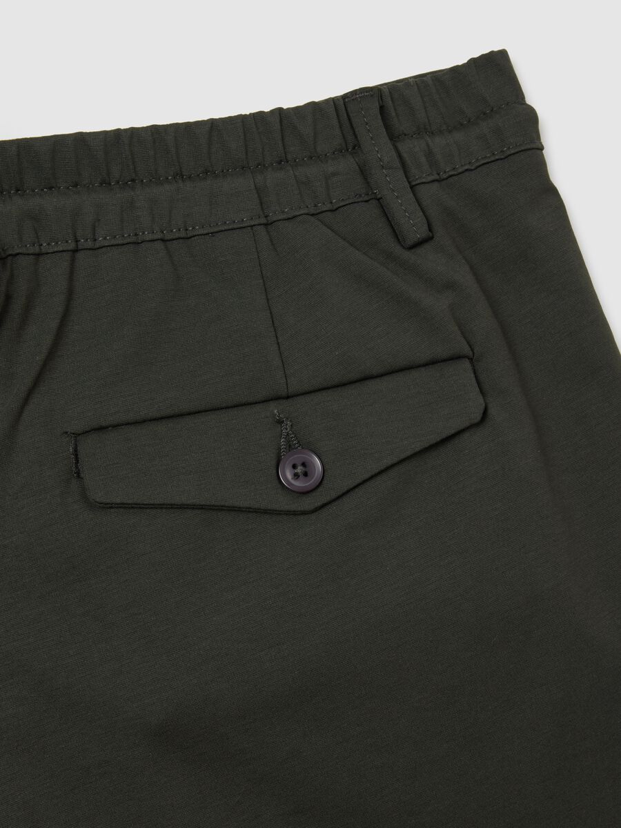 Green cotton blend regular fit chino trousers_5