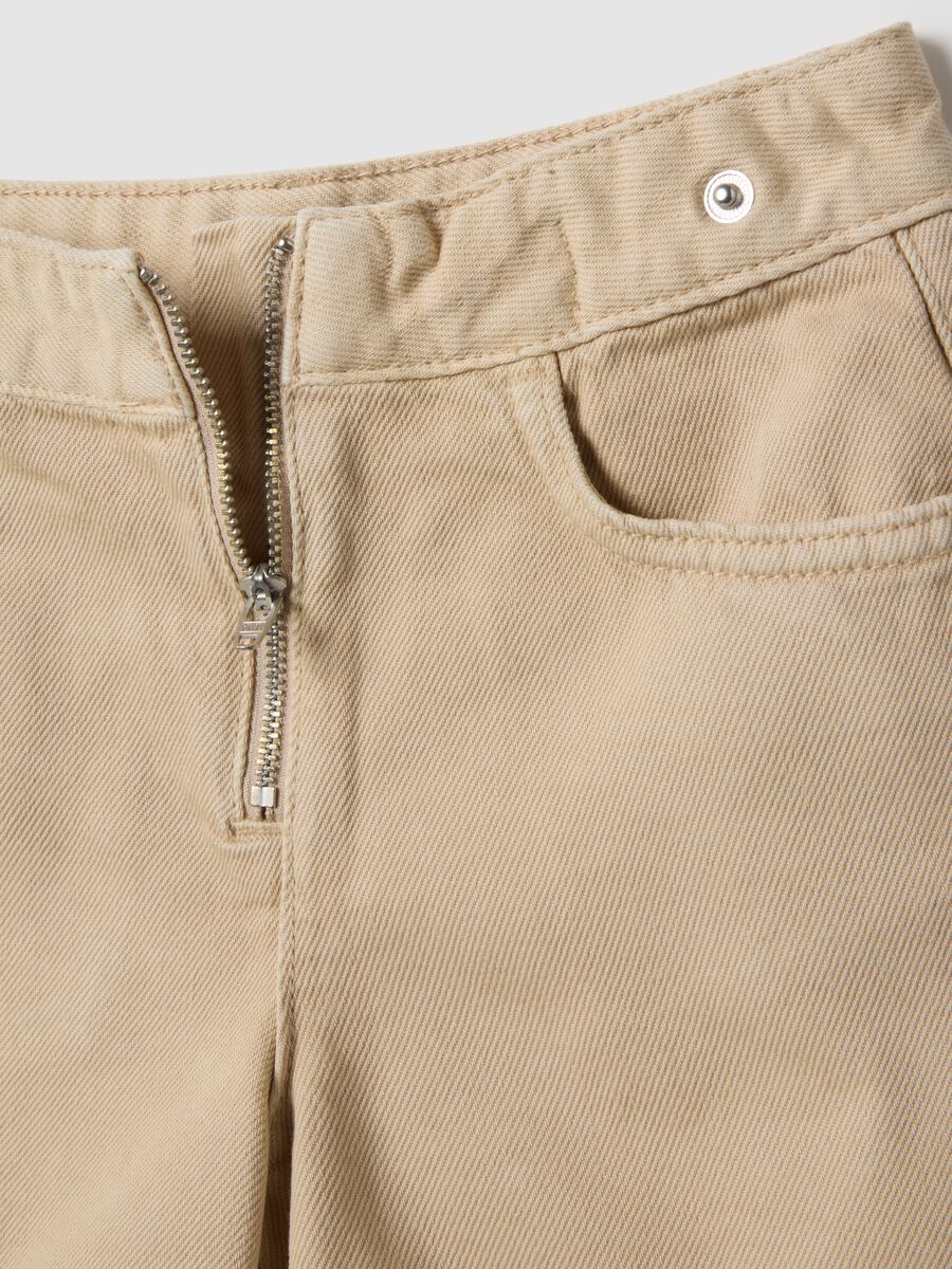 Girls' beige pure cotton shorts in regular fit with embroidery_3