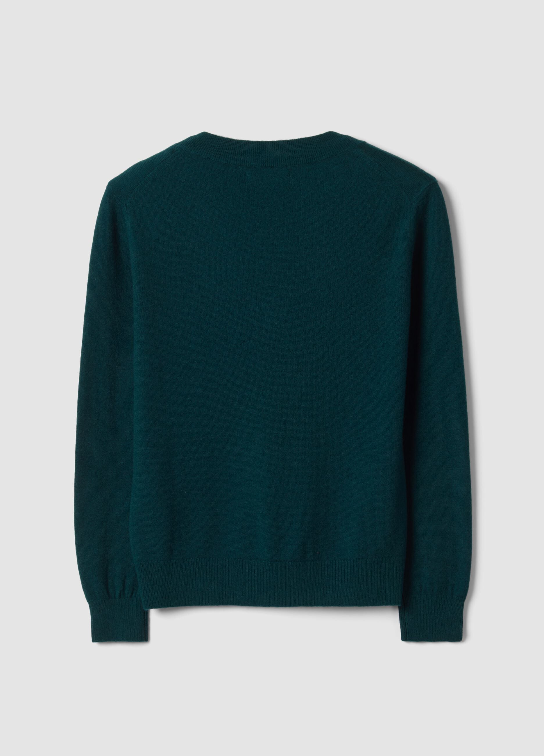 Maglia verde in pura lana con scollo profondo a V