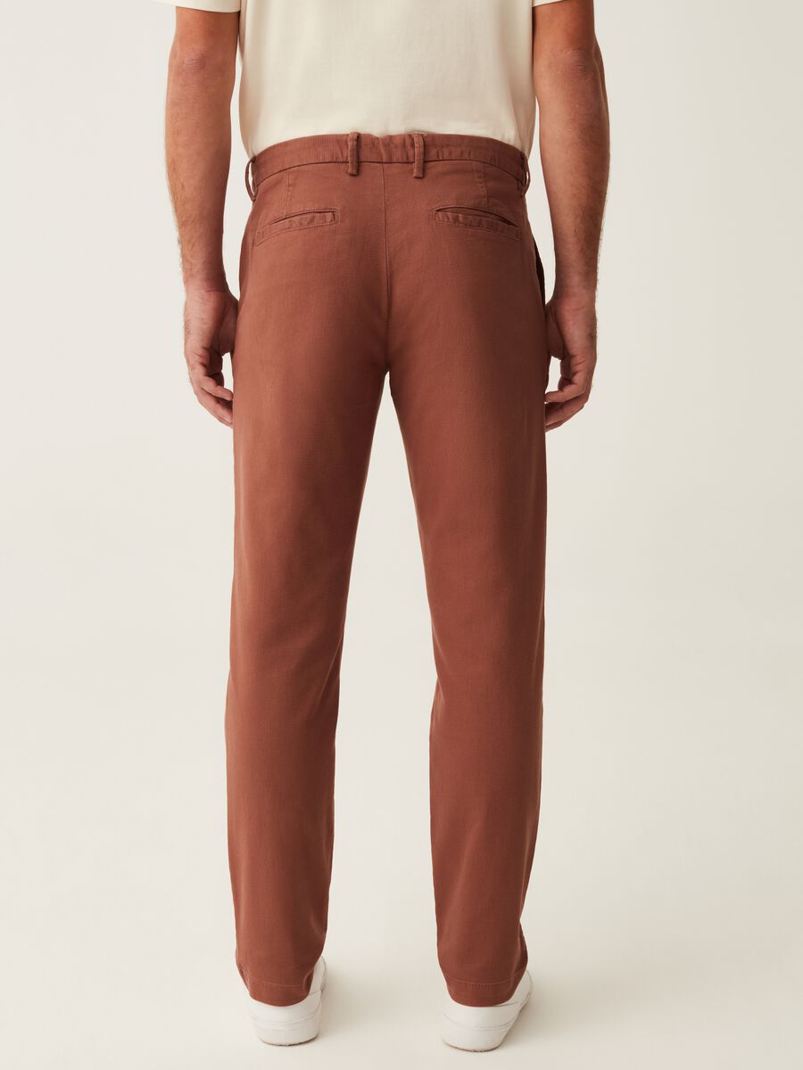 Chino trousers with micro weave_2