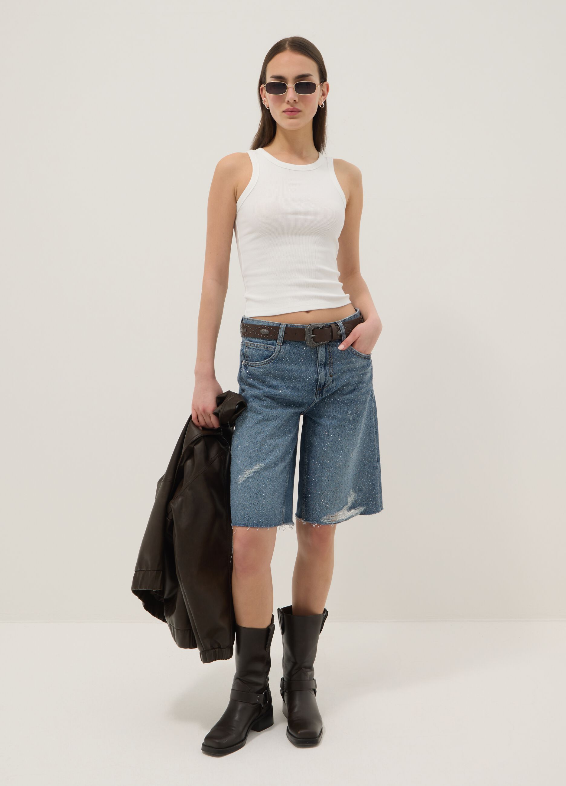 Wei&szlig;es, geripptes Tanktop aus elastischer Baumwolle in figurbetonter Passform