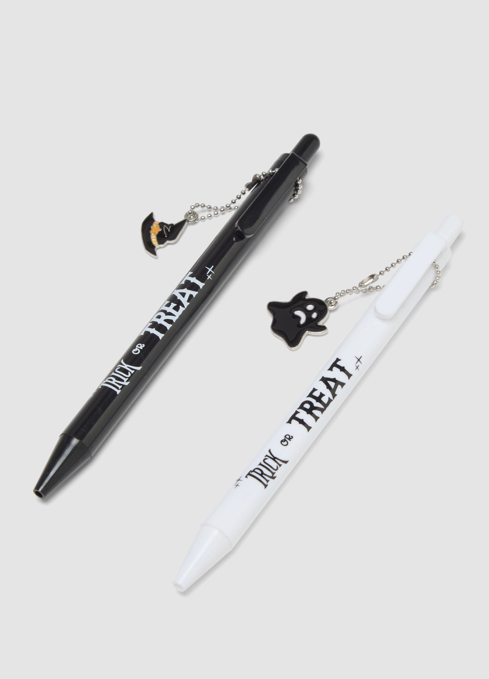 Black and white pen set with Halloween charms