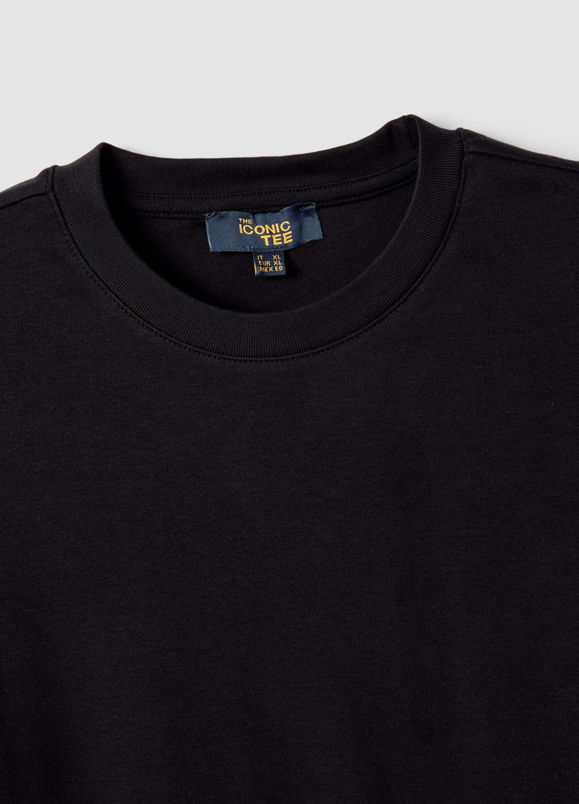 &Alpha;&nu;&delta;&rho;&iota;&kappa;ό &mu;&alpha;ύ&rho;&omicron; T-shirt &alpha;&pi;ό 100% &beta;&alpha;&mu;&beta;ά&kappa;&iota;, &kappa;&omicron;&nu;&tau;&omicron;&mu;ά&nu;&iota;&kappa;&omicron;, regular fit