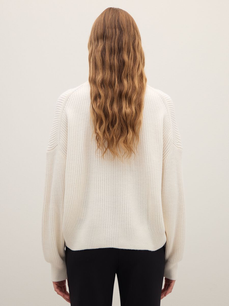 White Turtleneck Sweater_3