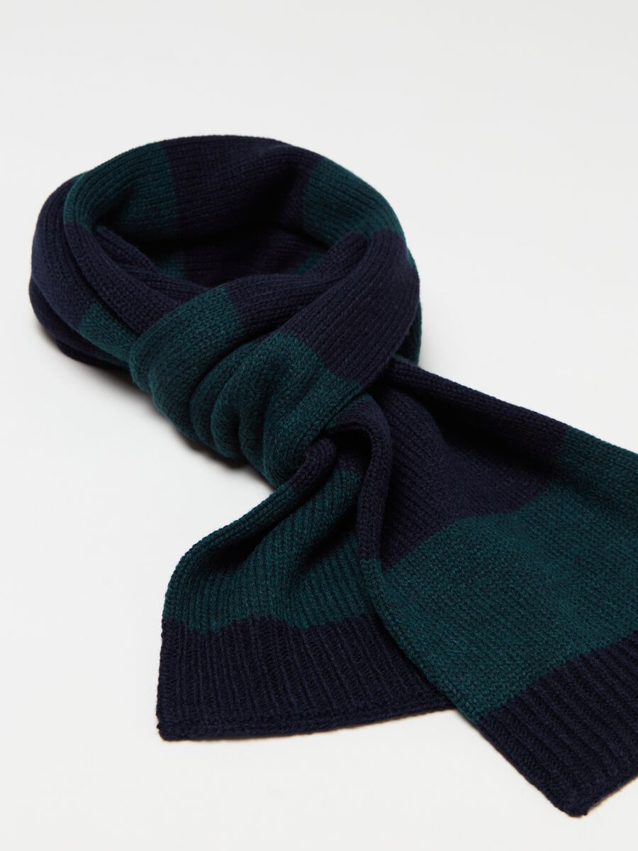Flat-ribbed scarf with striped pattern_1