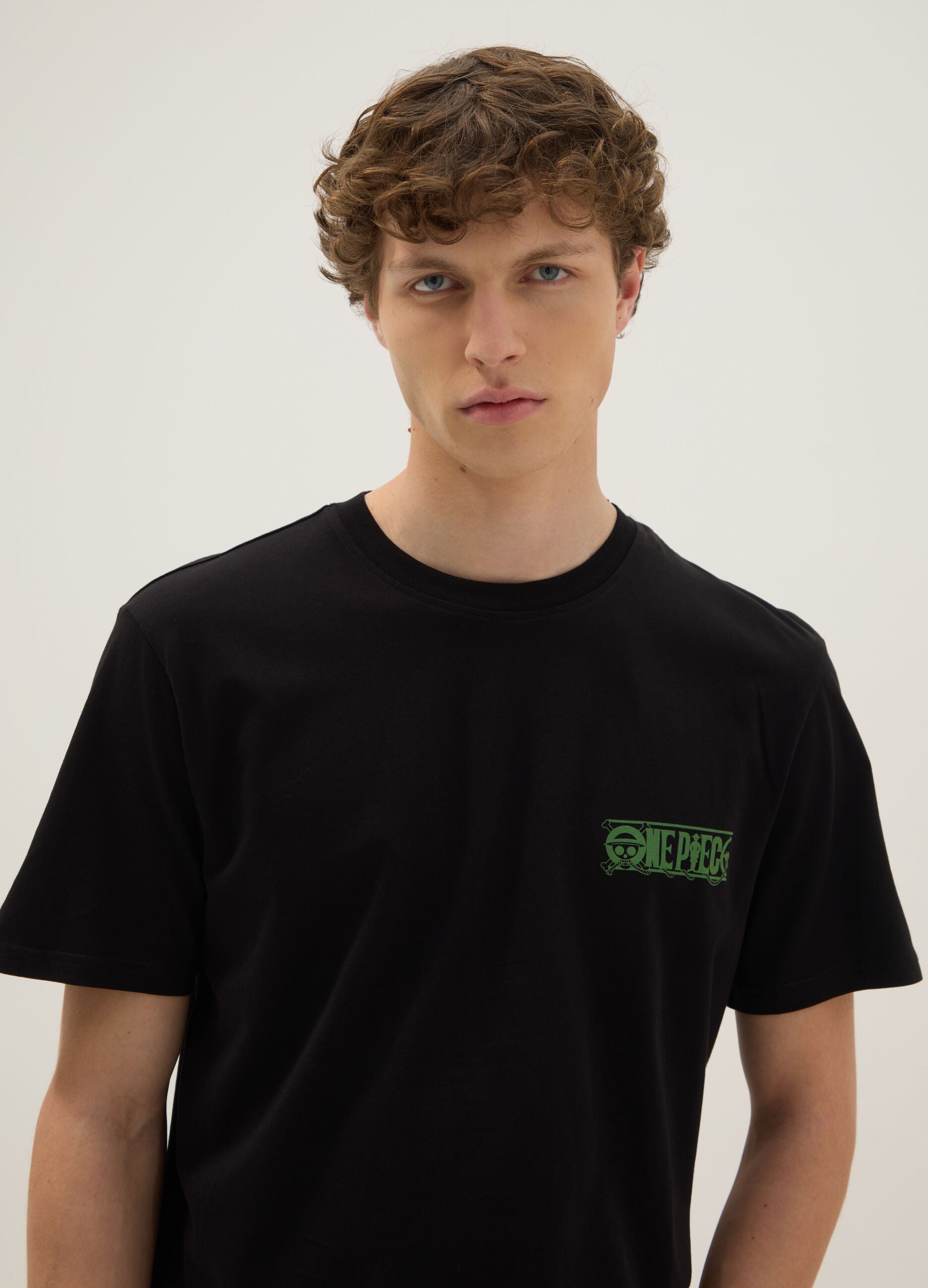 Schwarzes T-Shirt mit One Piece-Print aus reiner Baumwolle, Relaxed Fit