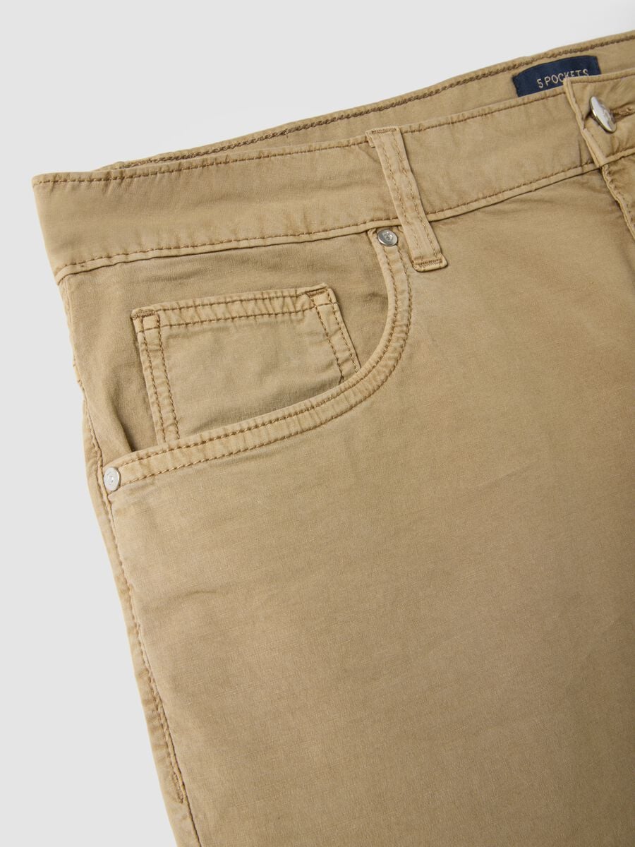 Beige regular-fit stretch cotton Bermuda shorts_5
