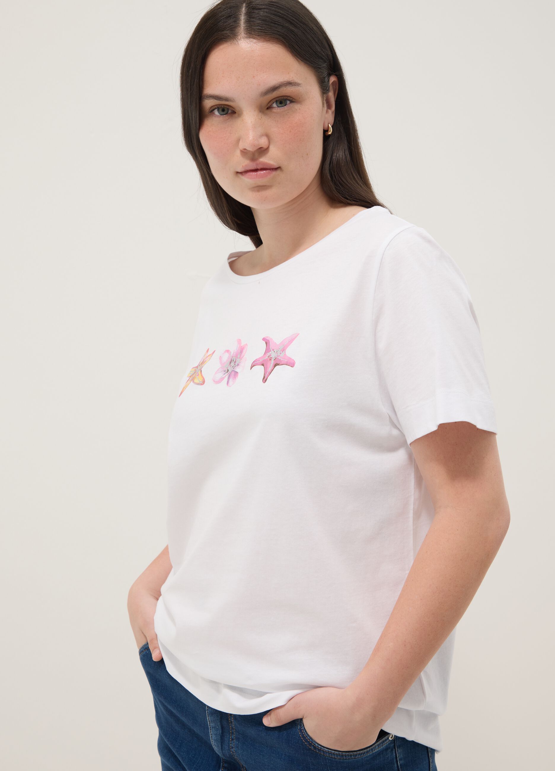 White pure cotton T-shirt with printed design, regular fit