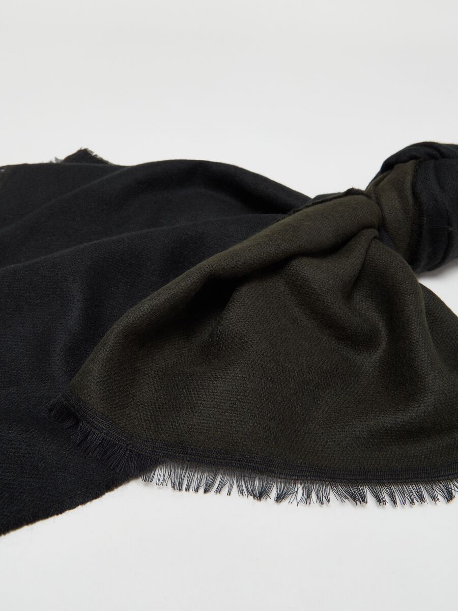 Two-tone scarf with fringing_2