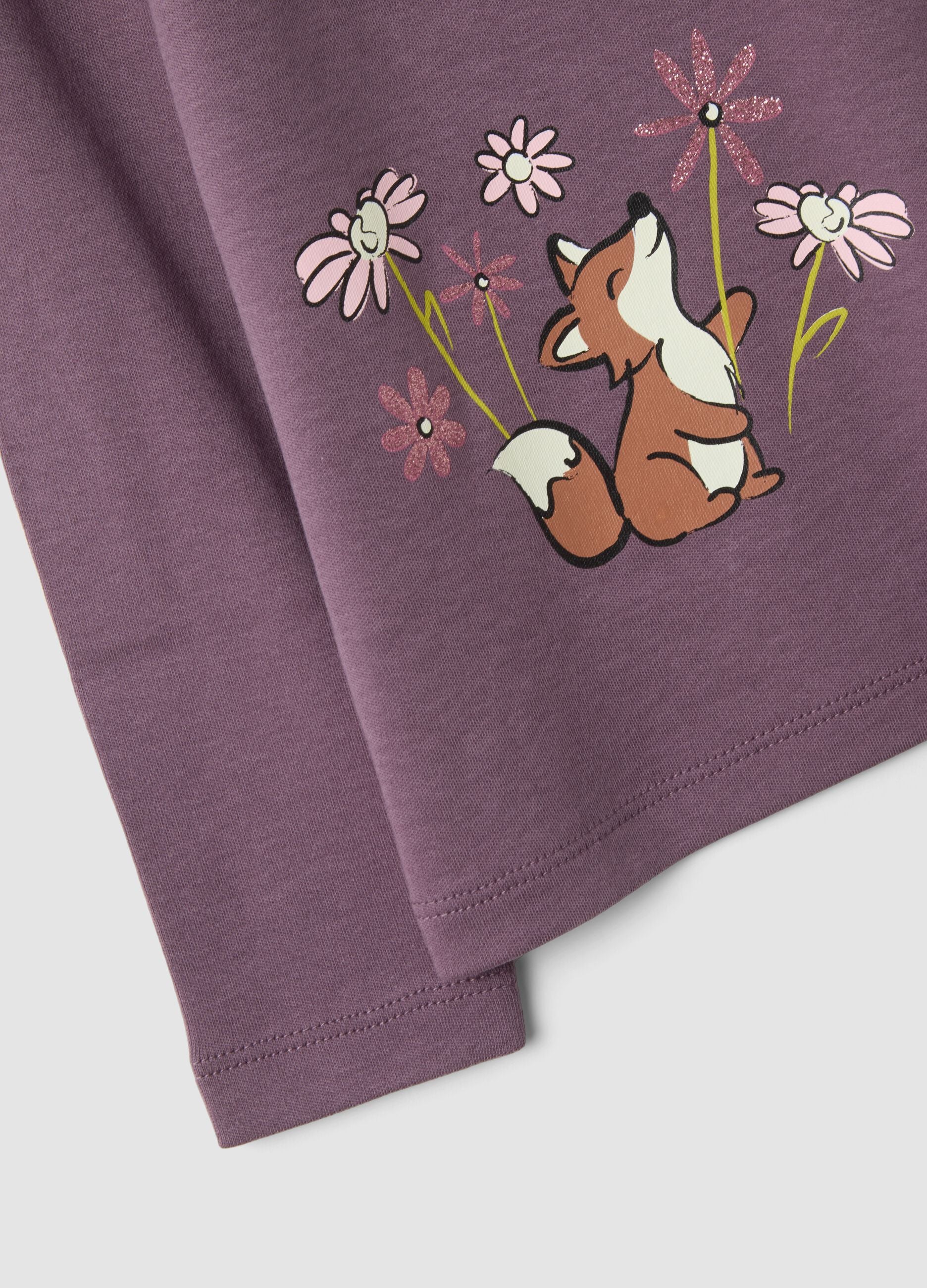 T-shirt roxa em algod&atilde;o org&acirc;nico puro com gola subida e estampado de animais