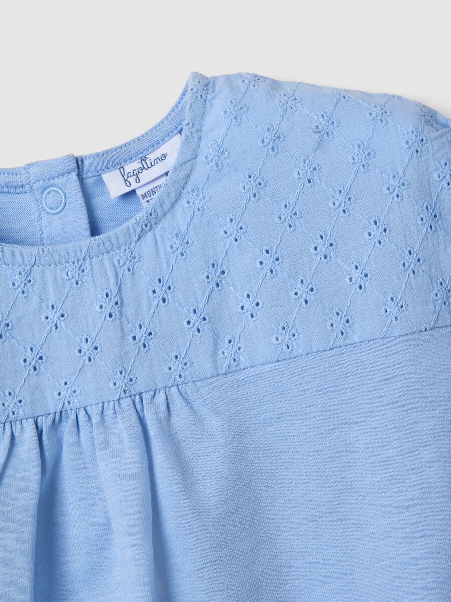 T-shirt in puro cotone azzurra da bimba regular fit con ricami_2