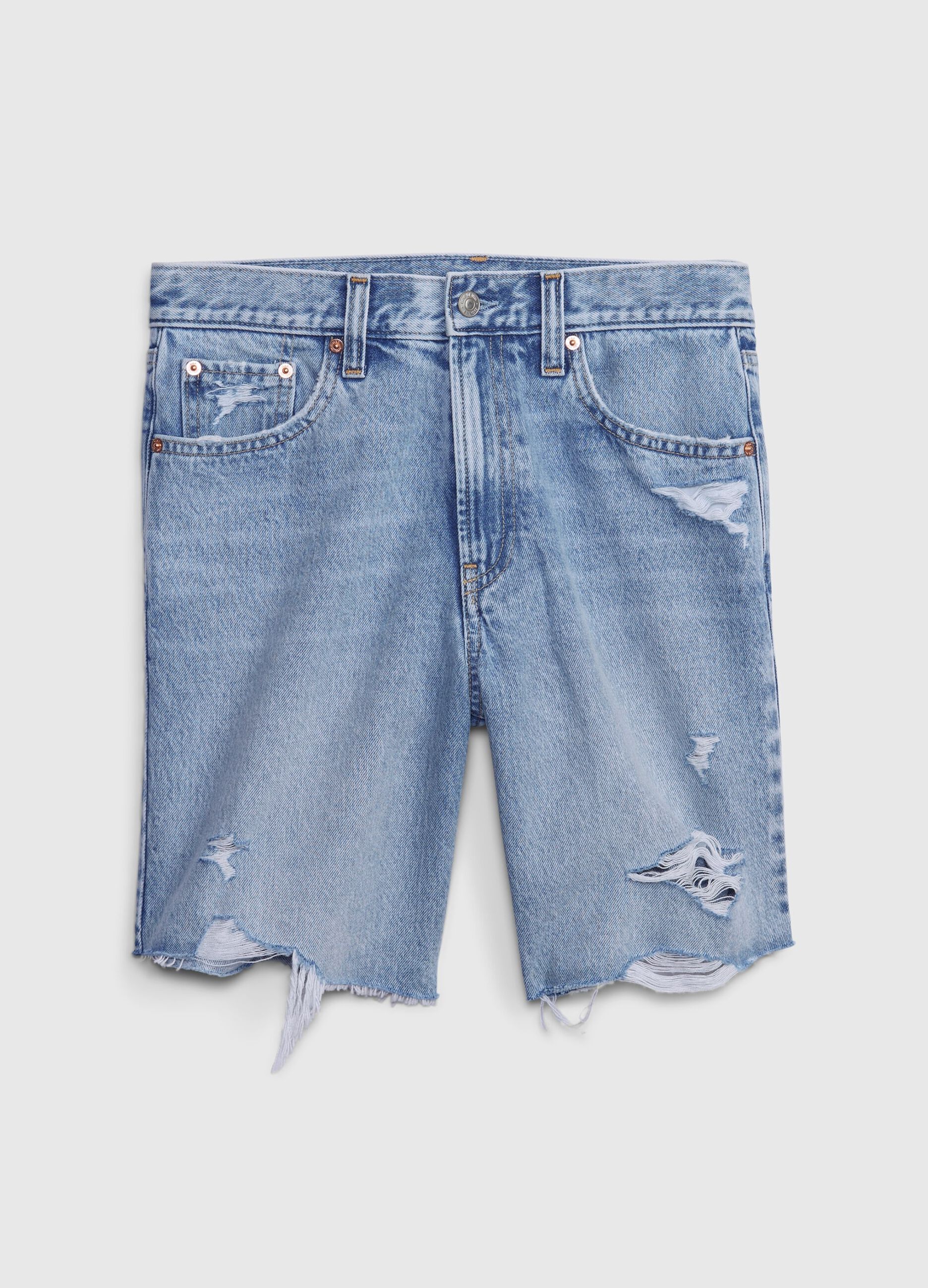 Loose-fit Bermuda shorts in denim shorts with abrasions