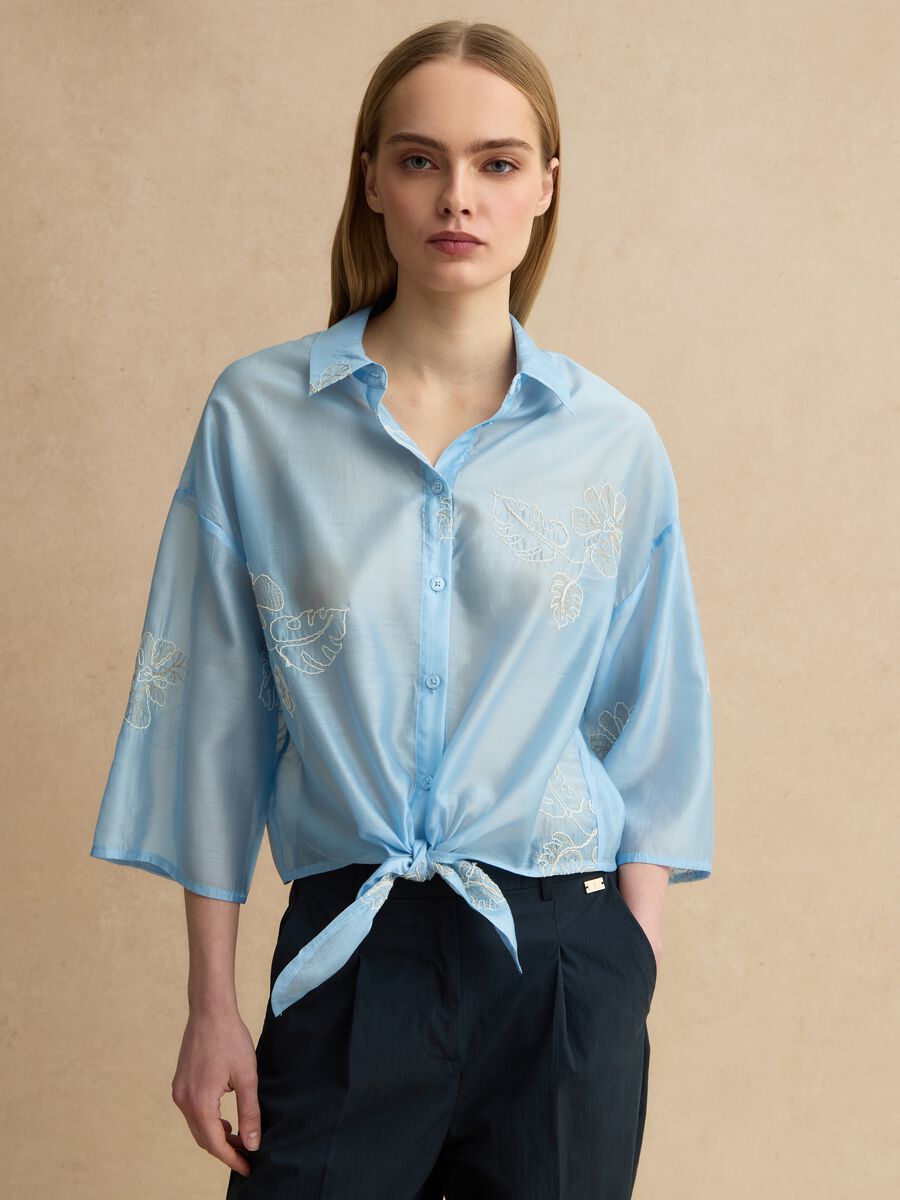 Regular Fit Hemd aus blauem Lyocell-Mix mit Blumenstickerei_1