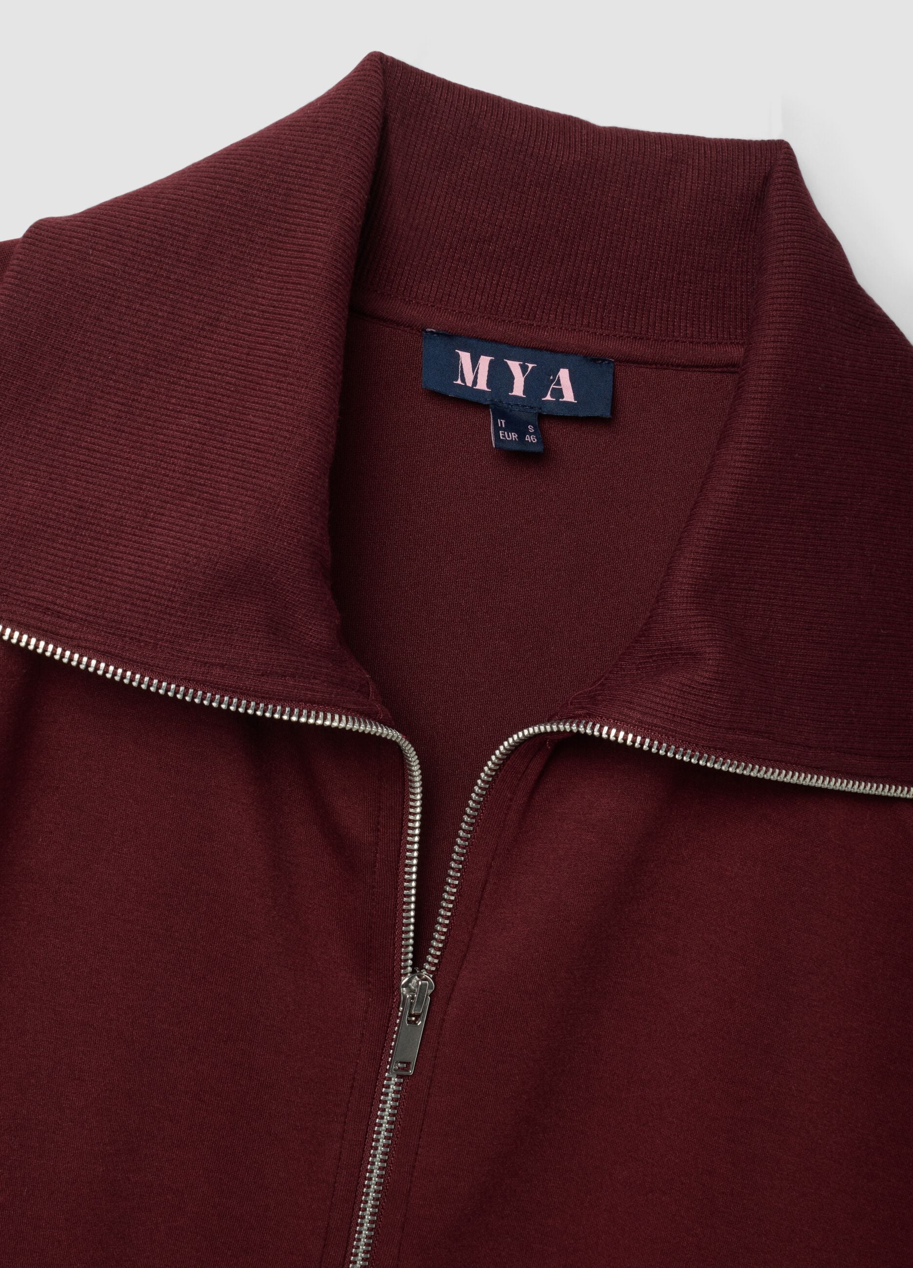Red stretch viscose sweatshirt with turtleneck, regular fit