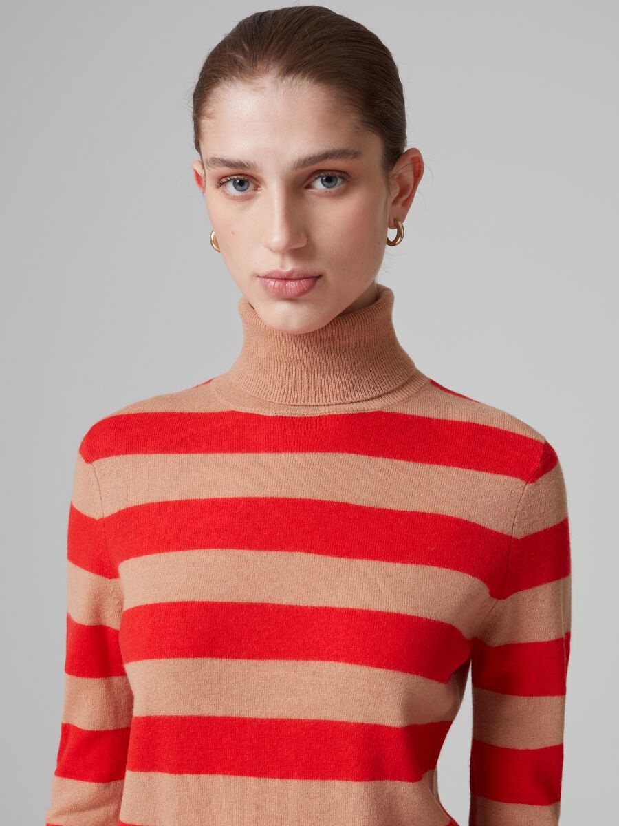 High-neck top in wool with striped pattern_1