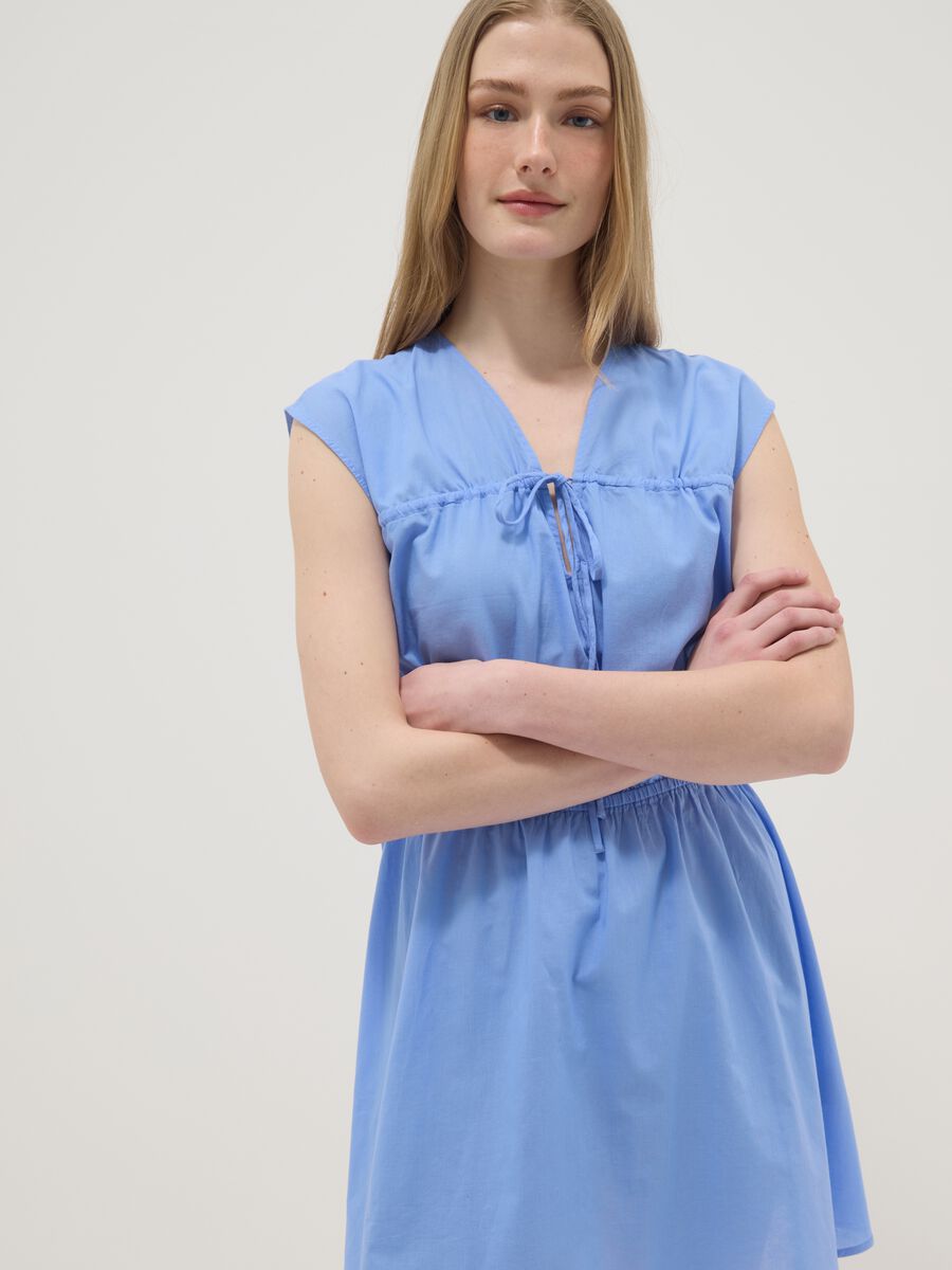 Light blue pure cotton regular-fit dress with V-neck and tie fastening_3