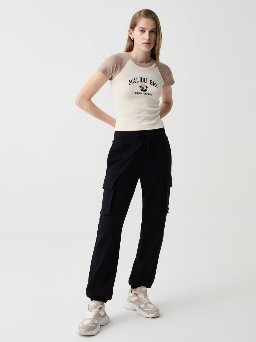 Two-tone cropped T-shirt with ribbed design_0